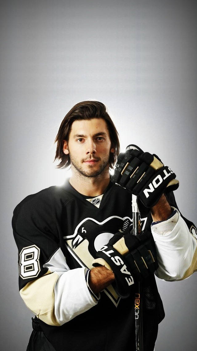Kris Letang, black and gold jersey, stick, SD Phone Wallpaper