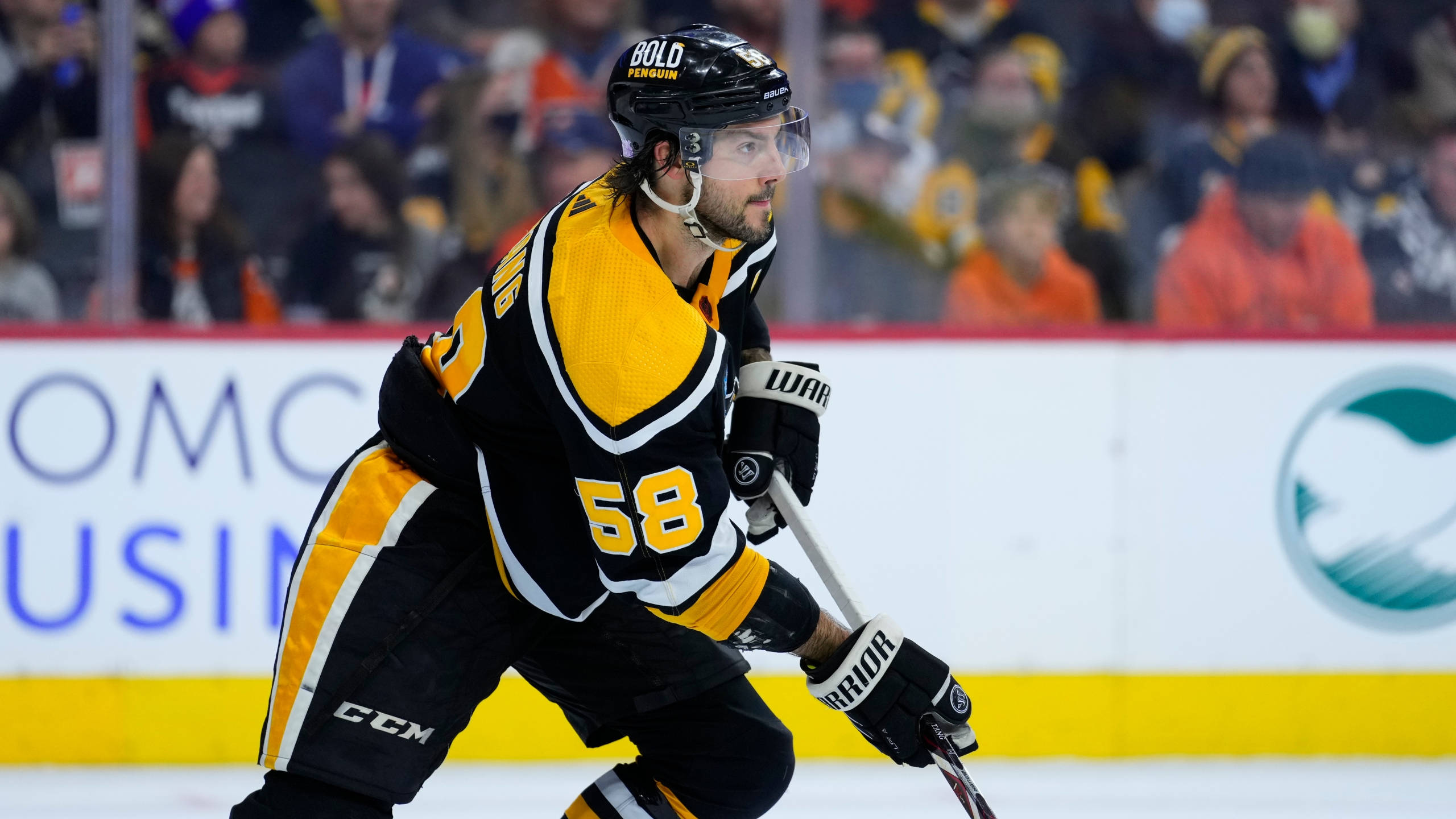 Kris Letang, black and yellow gear, ice, 2K Desktop Wallpaper