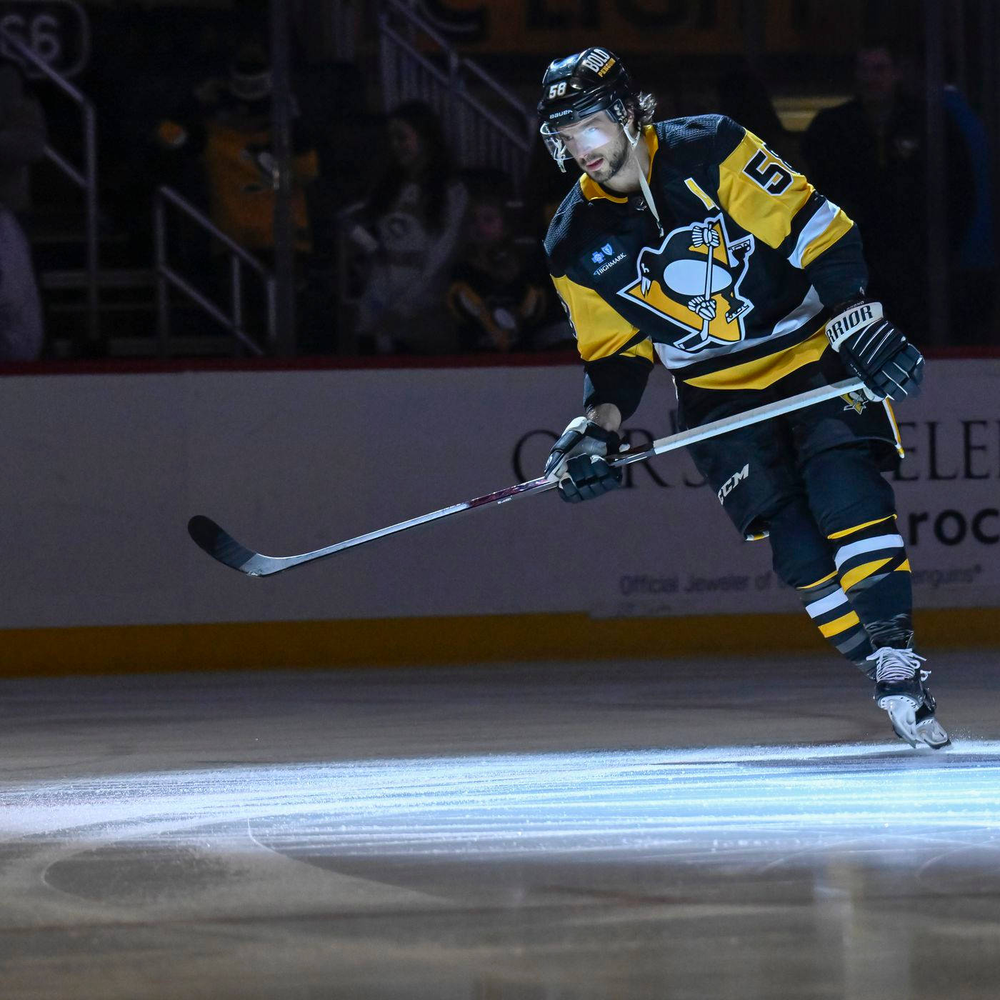 Kris Letang, Canadian professional ice hockey player, black and yellow gear, HD Desktop Wallpaper