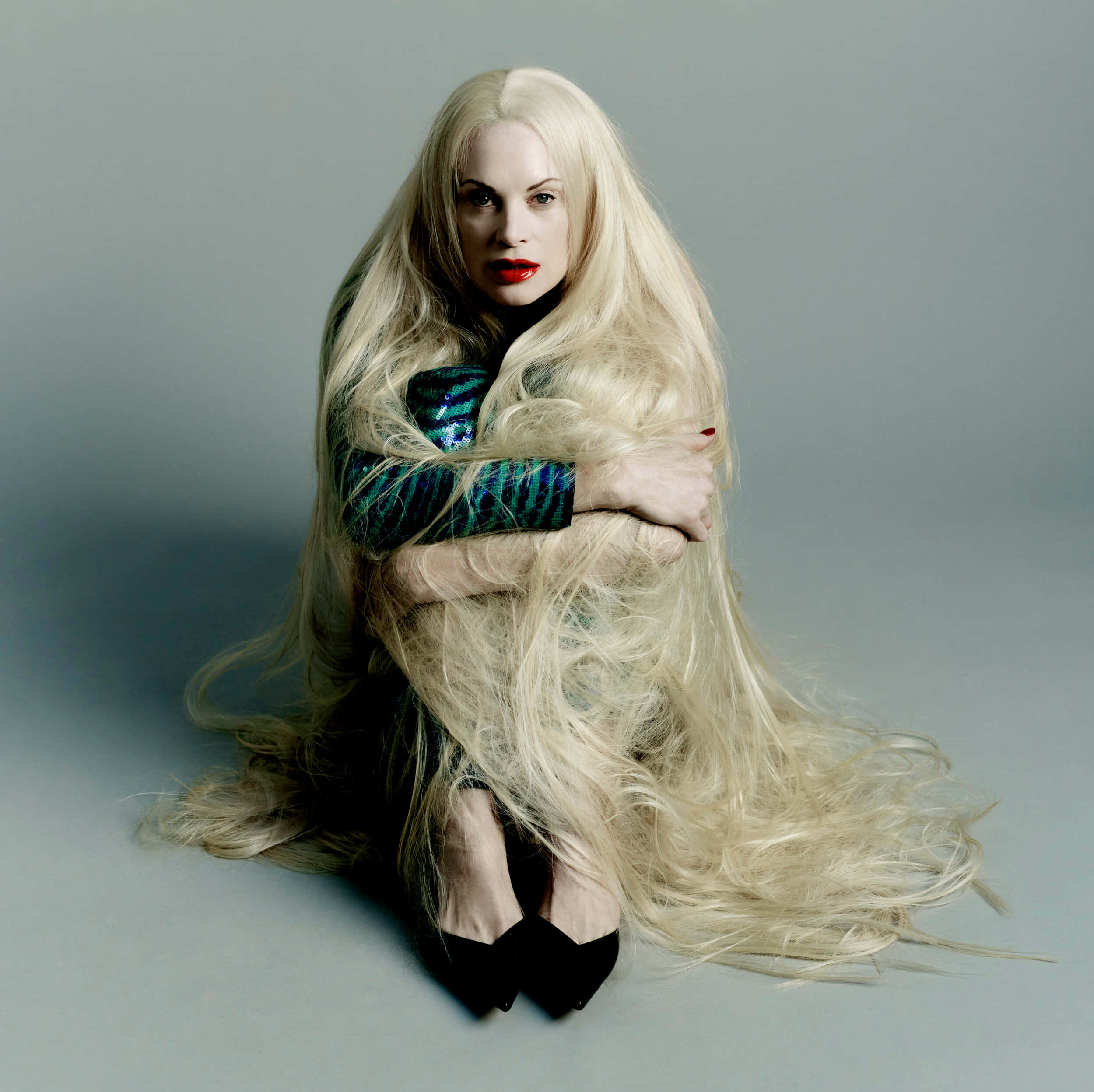 Kristen McMenamy, platinum blonde hair, gray floor, Full HD Desktop Wallpaper