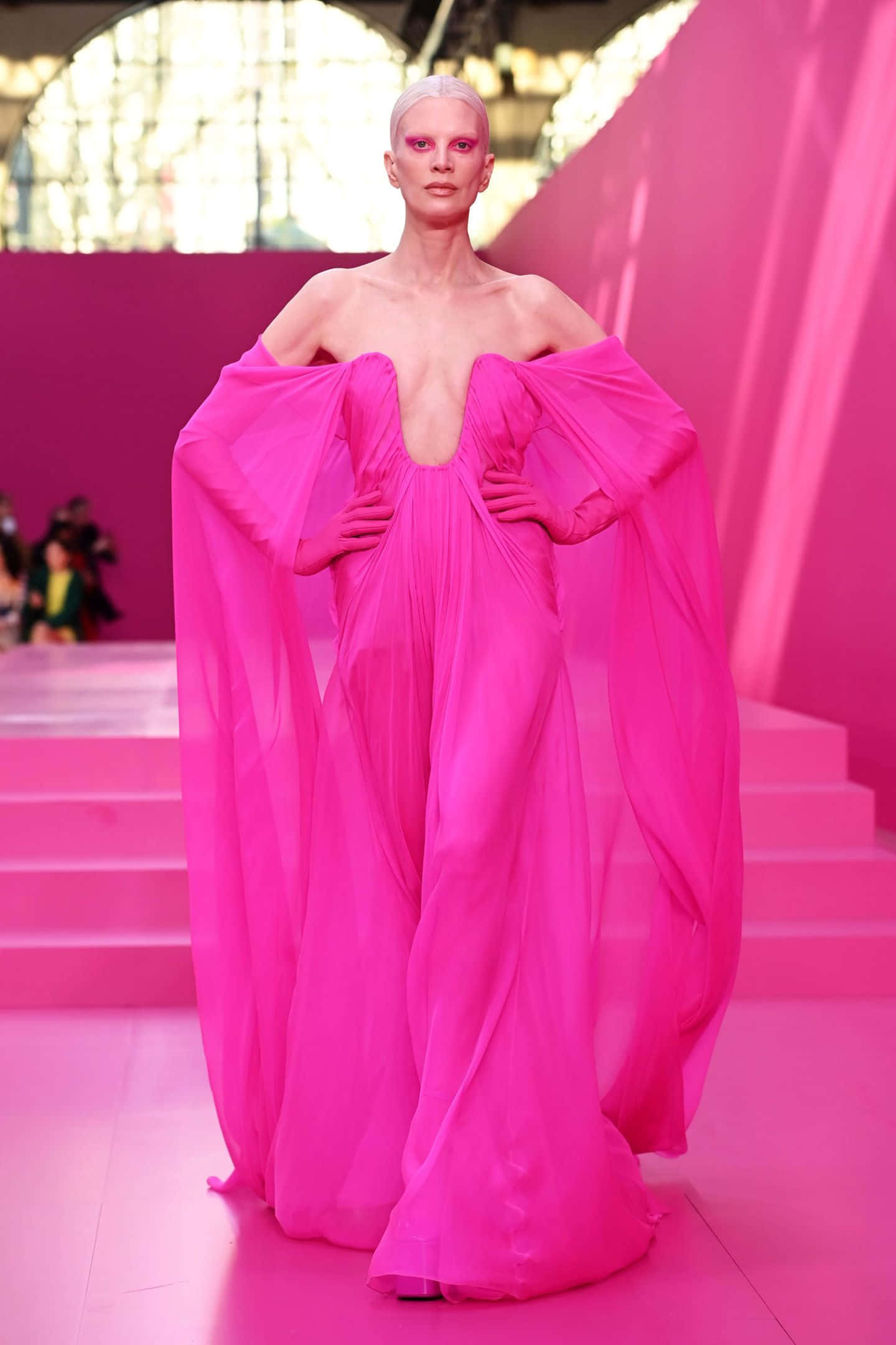 Kristen Mcmenamy, vibrant pink gown, pink runway, Full HD Phone Wallpaper