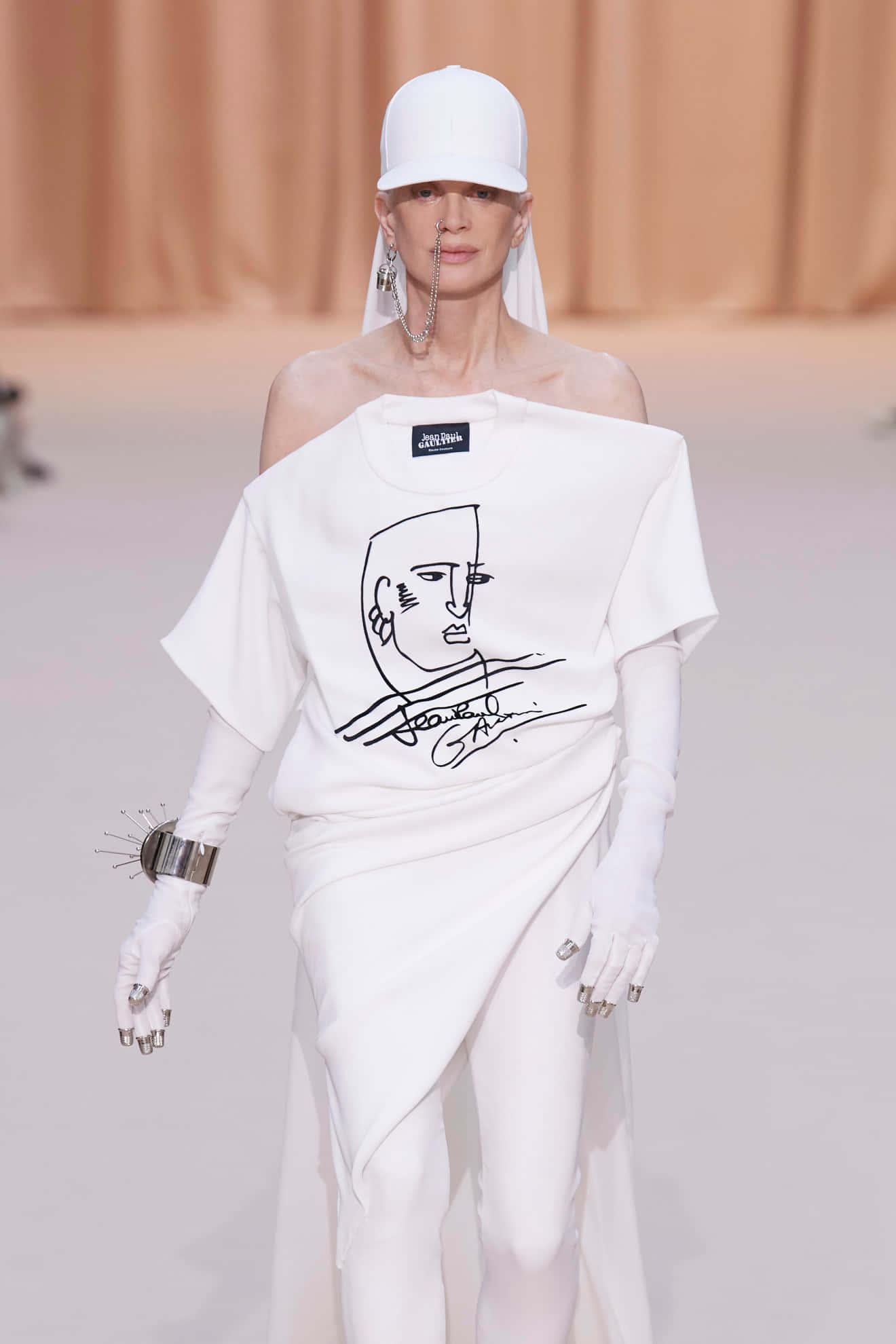 Kristen McMenamy, avant-garde all-white outfit, bold black line-art face graphic, Full HD Phone Wallpaper