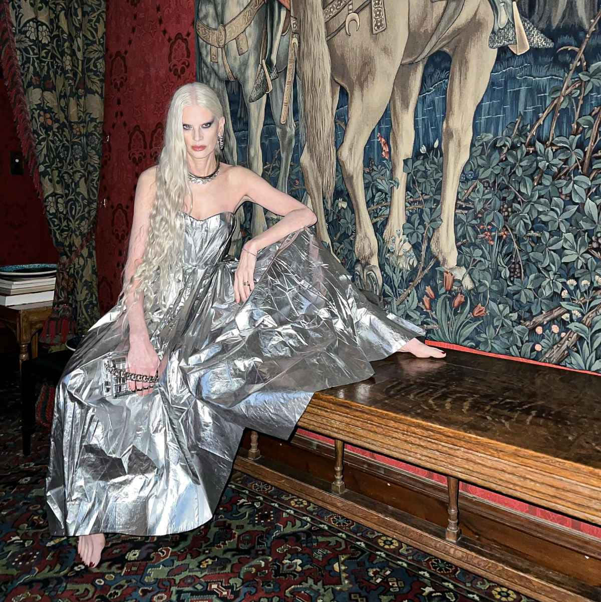 Kristen McMenamy, shimmering silver gown, wooden bench, SD Phone Wallpaper