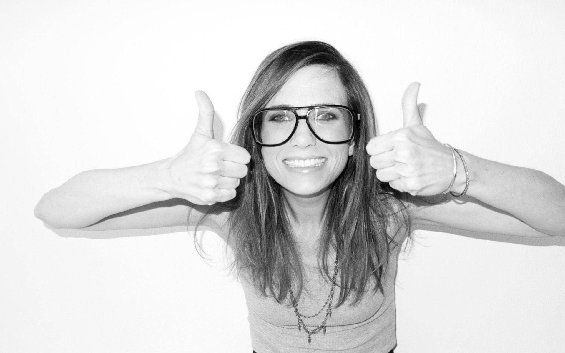 Kristen Wiig, glasses, thumbs up, Full HD Desktop Wallpaper