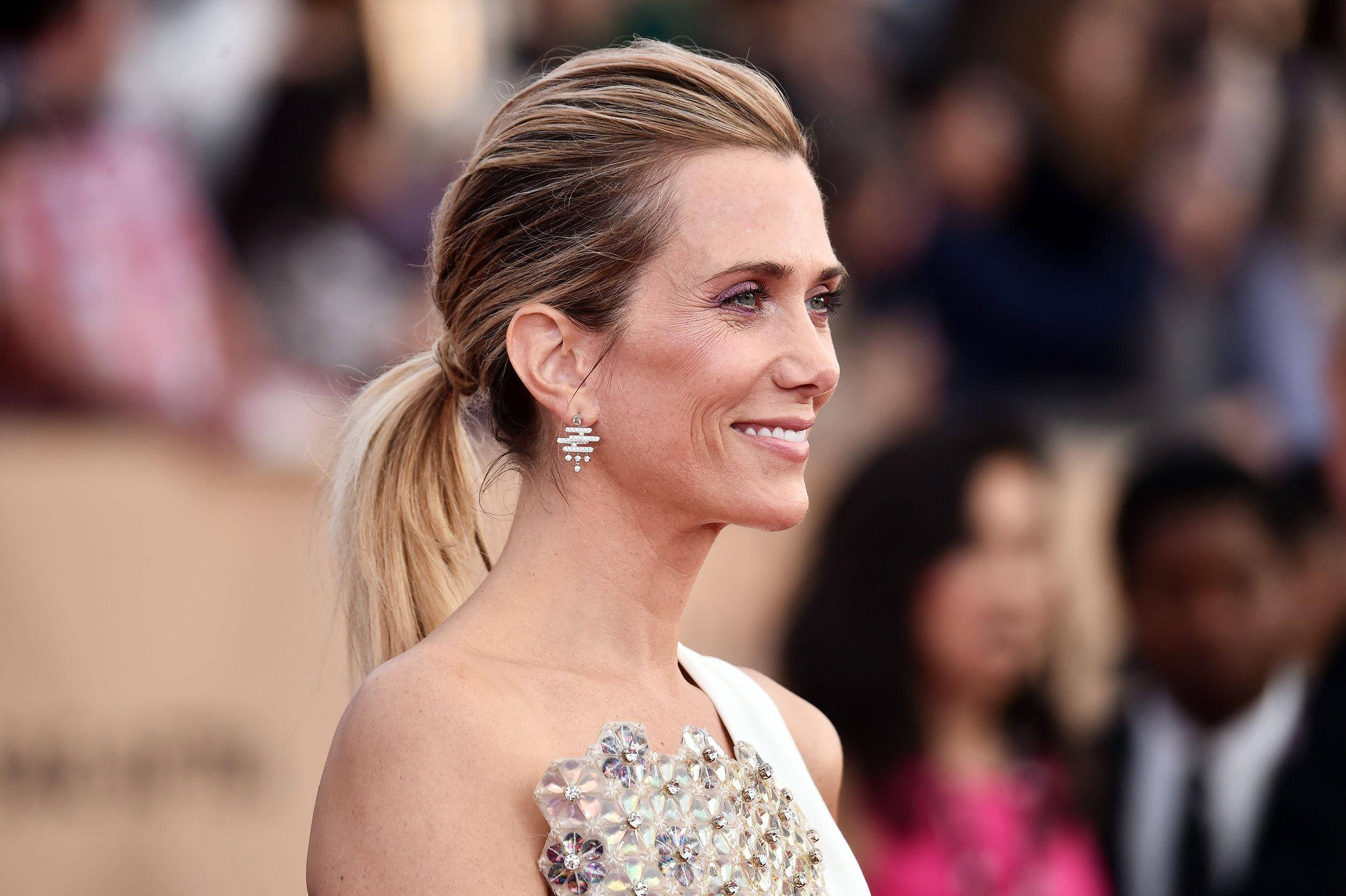 Kristen Wiig, sparkling embellished dress, elegant earrings, Full HD Desktop Wallpaper