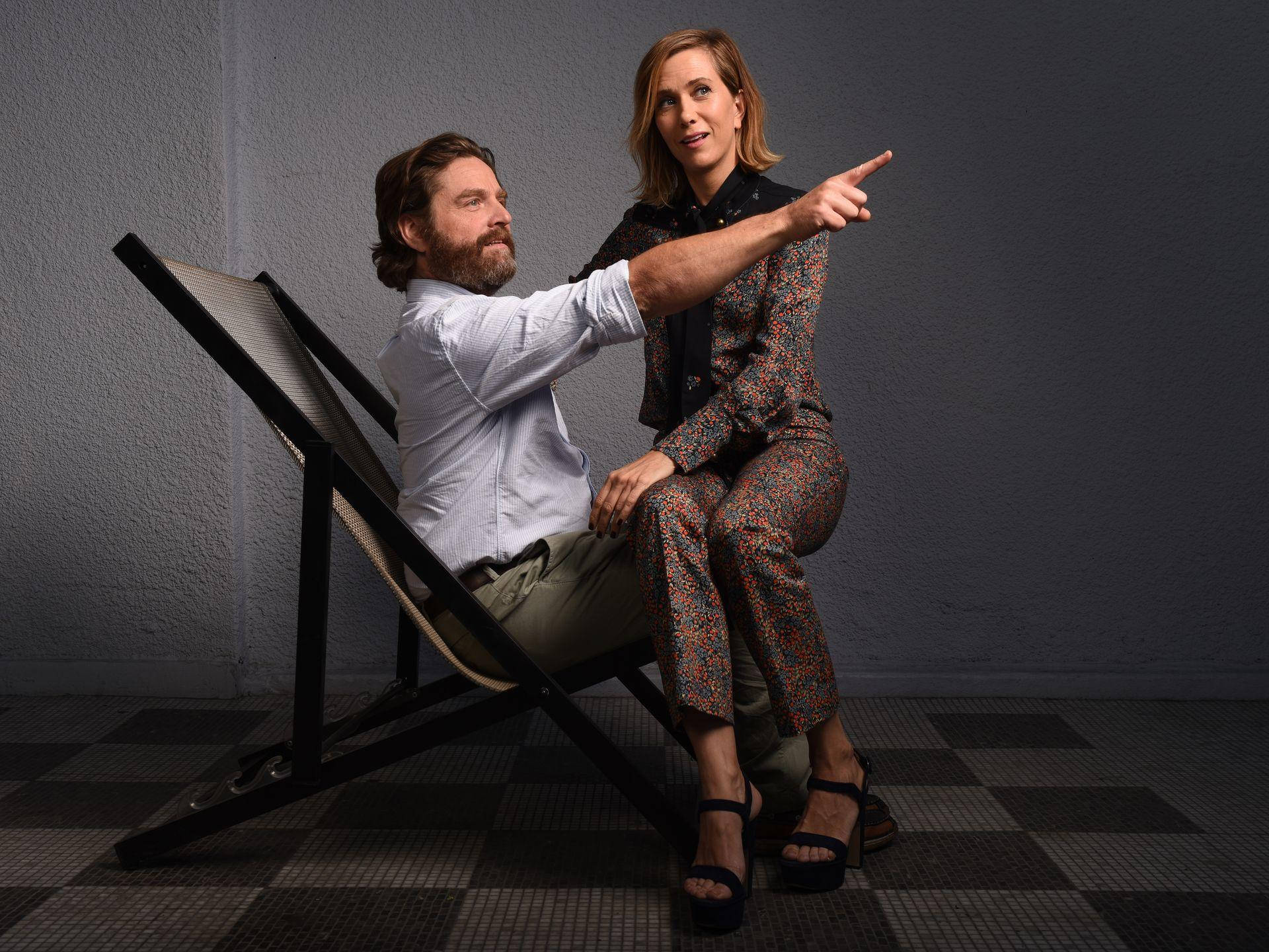Kristen Wiig, lounge chair, textured gray wall, Full HD Desktop Wallpaper