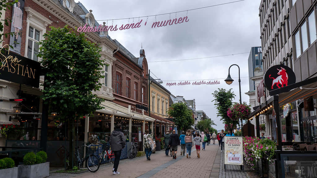 Kristiansand, city street scene, colorful historic buildings, SD Desktop Wallpaper