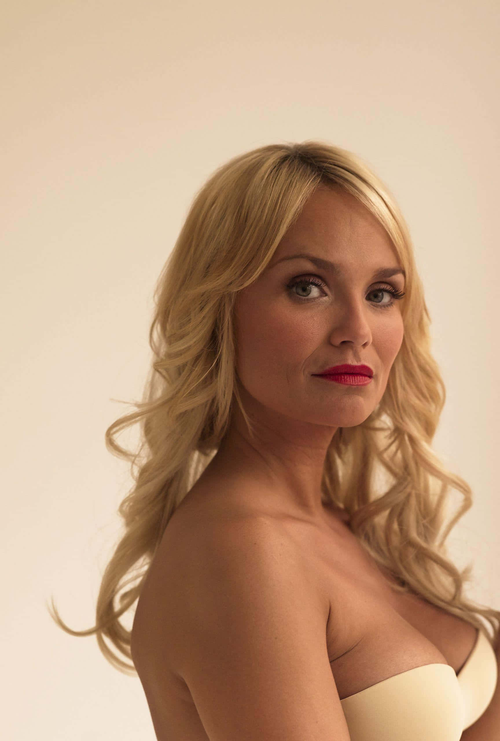 Kristin Chenoweth, blonde woman, red lips, 2K Phone Wallpaper