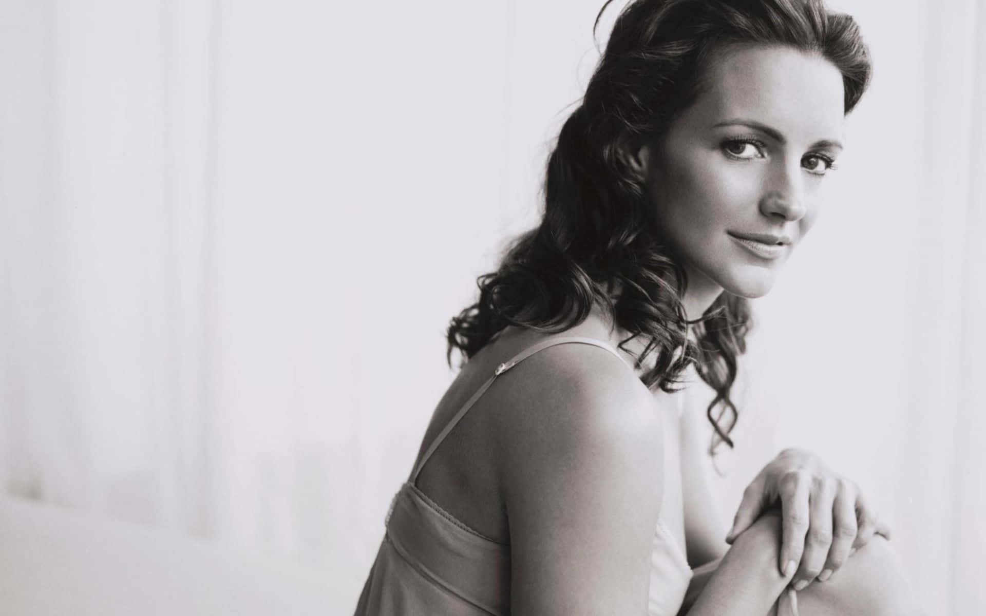 Kristin Davis, wavy hair, bright white curtain backdrop, Full HD Desktop Wallpaper