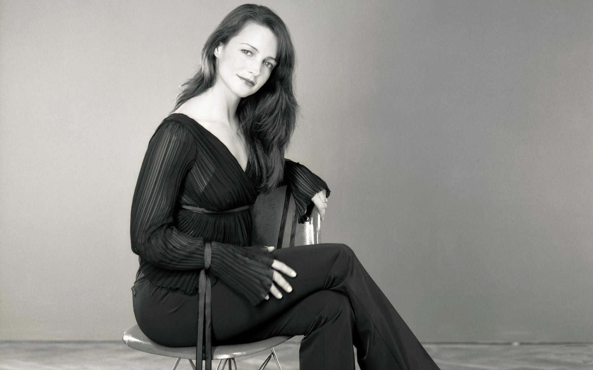 Kristin Davis, black pleated dress, stool, Full HD Desktop Wallpaper