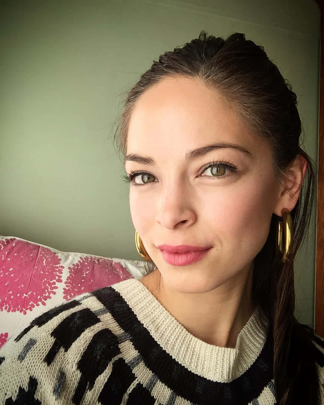 Kristin Kreuk, dark hair, ponytail, HD Phone Wallpaper