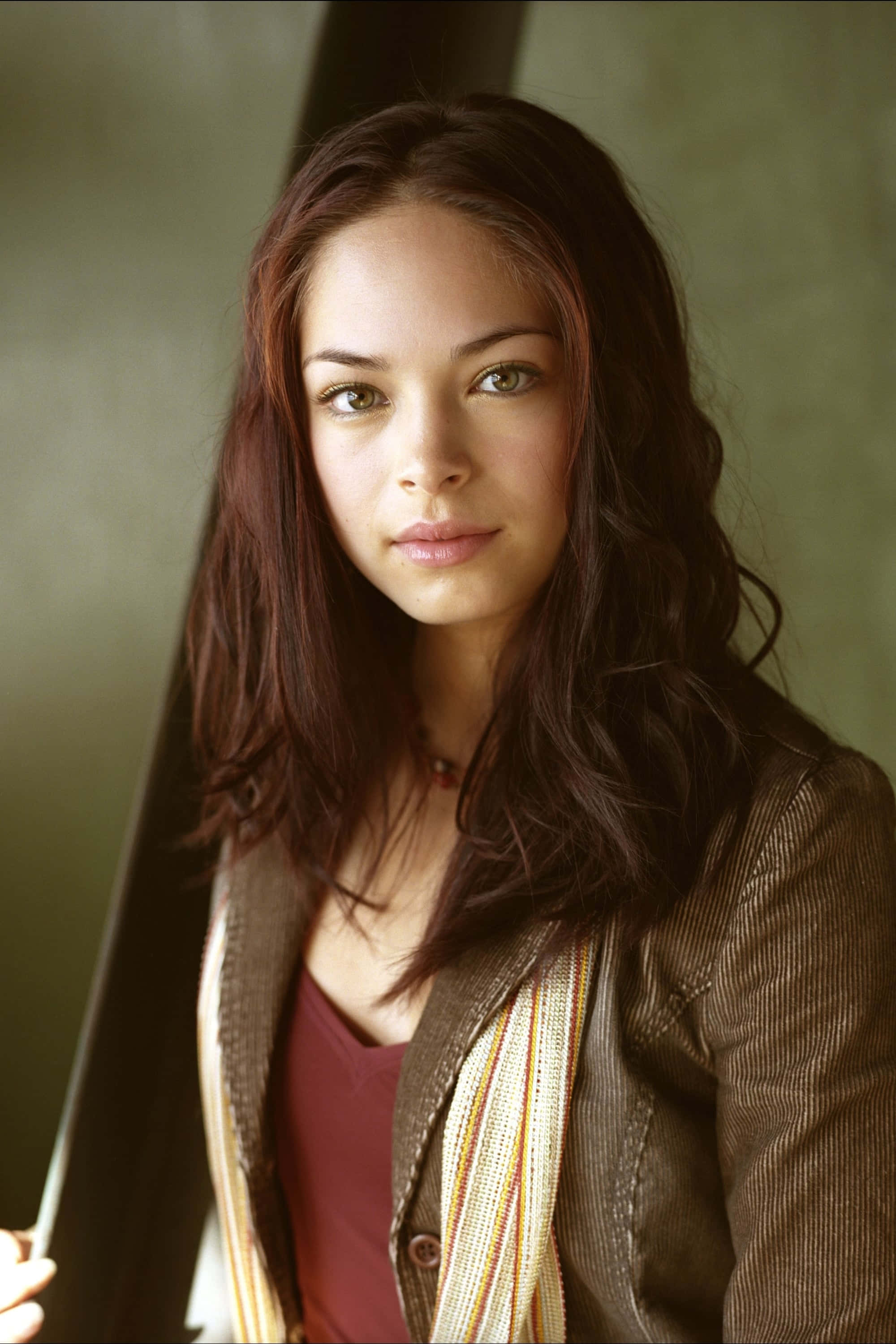 Kristin Kreuk, long dark hair, green eyes, 2K Phone Wallpaper