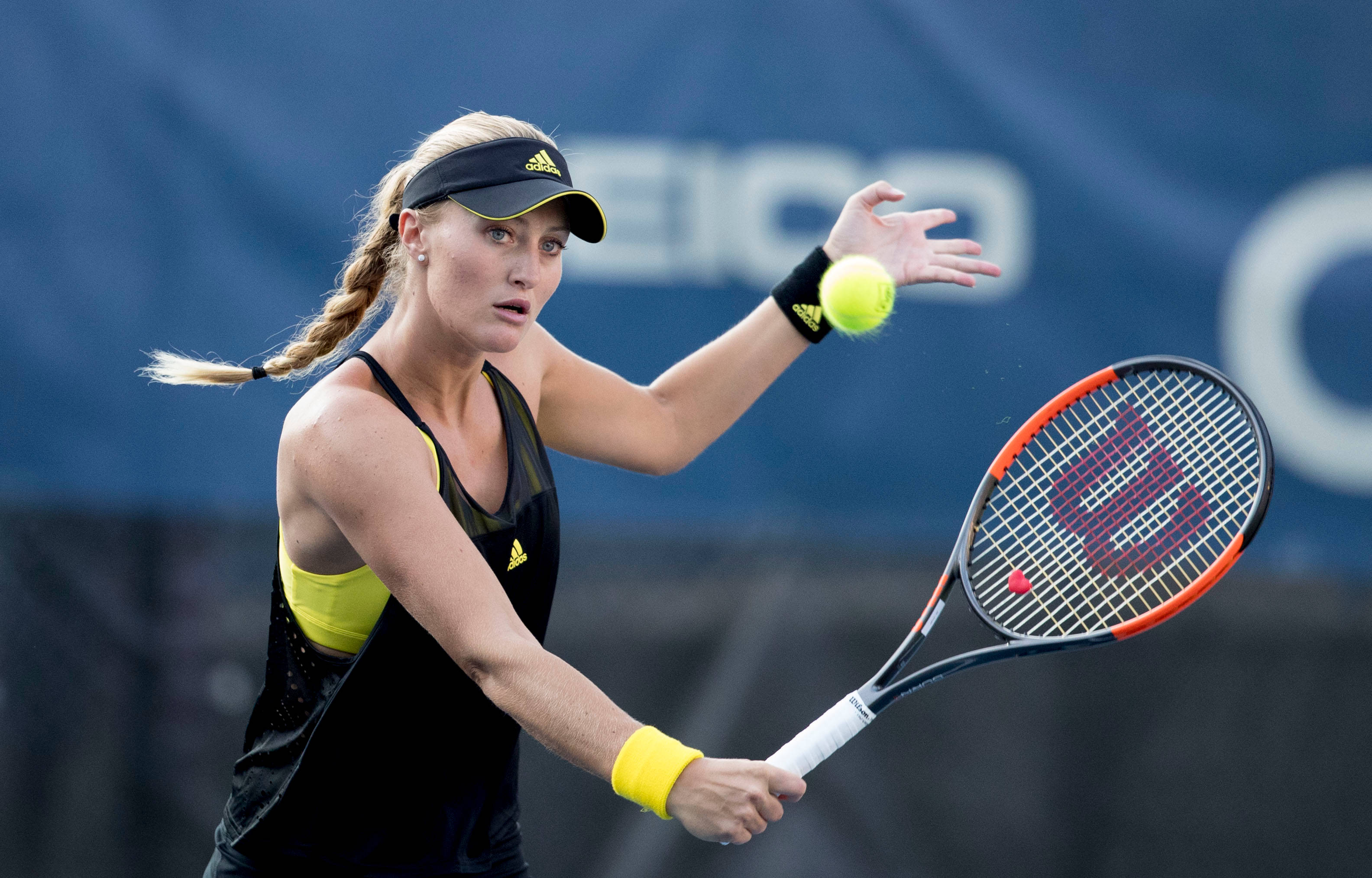Kristina Mladenovic, black and yellow gear, bright yellow ball, 2K Desktop Wallpaper