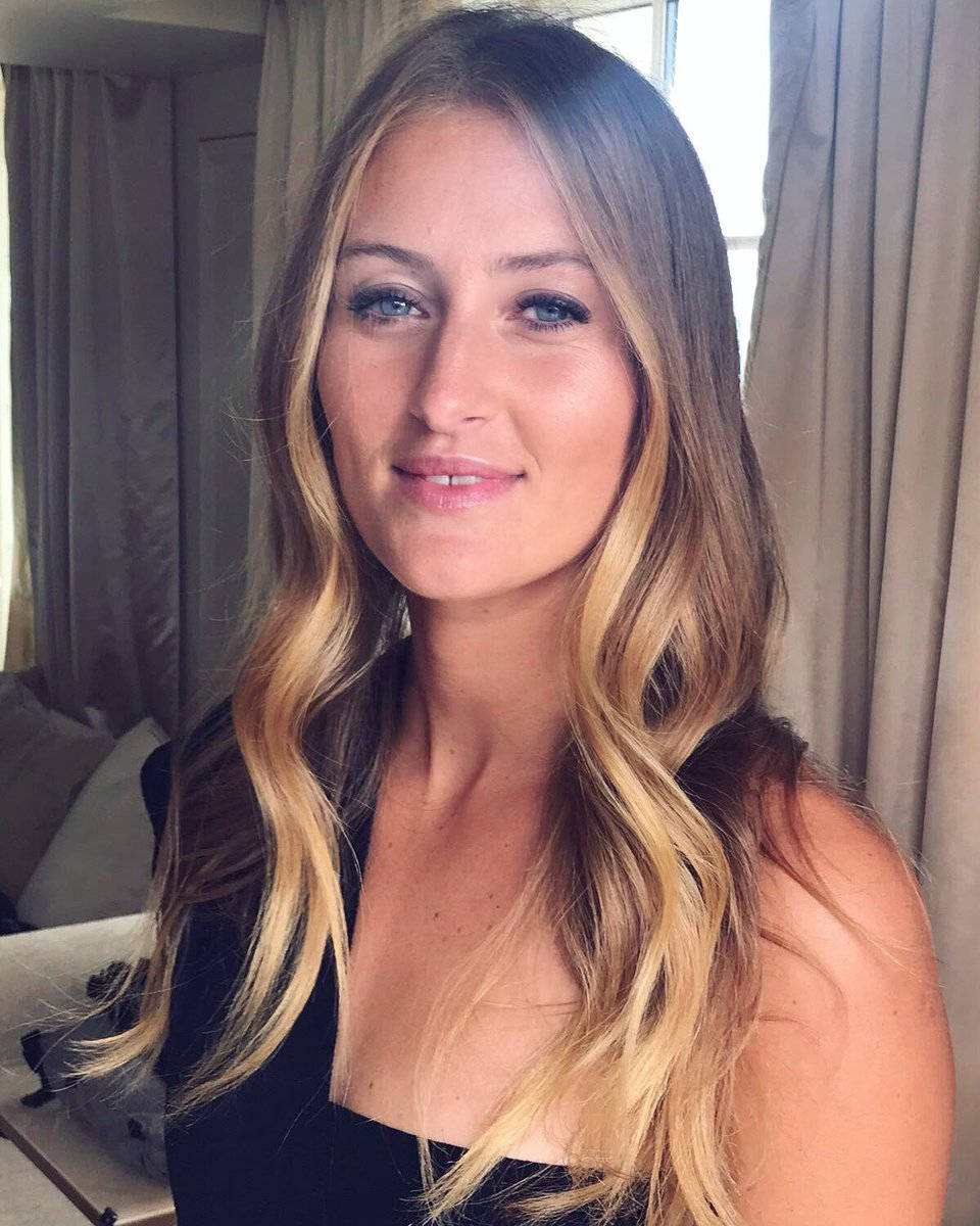 Kristina Mladenovic, long wavy blonde hair, blue eyes, SD Phone Wallpaper