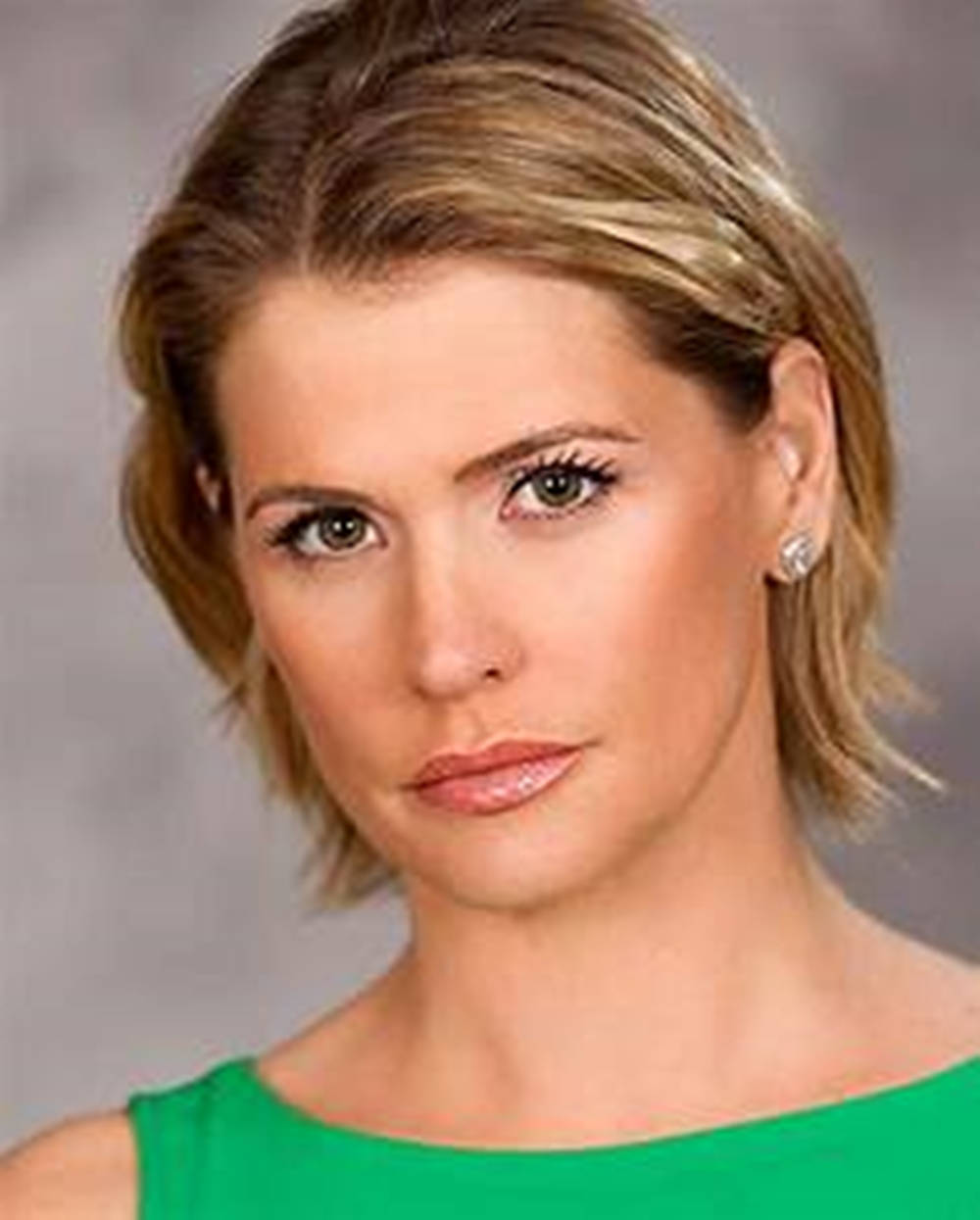 Kristy Swanson, short blonde hair, green top, SD Phone Wallpaper