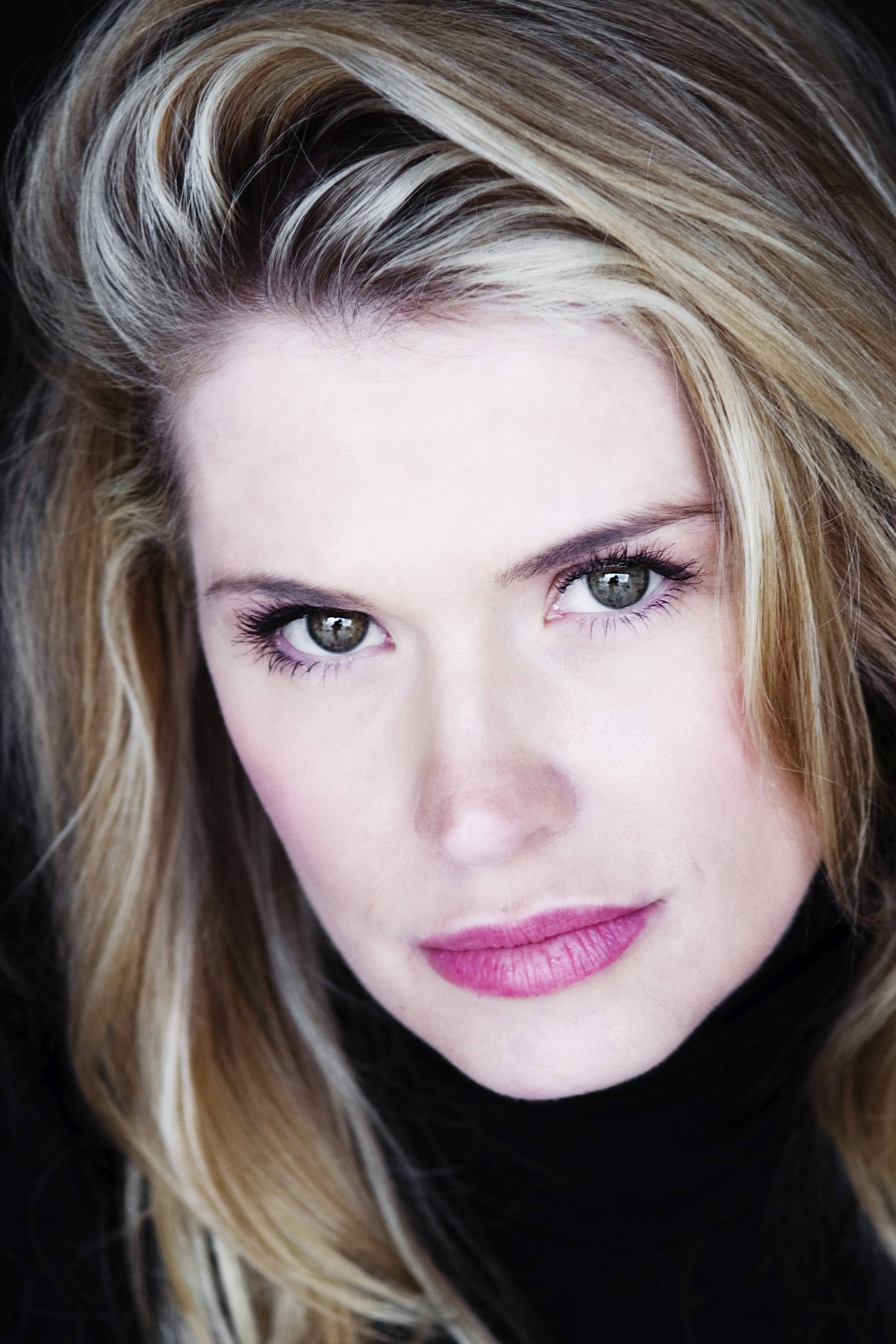 Kristy Swanson, blonde hair, pink lipstick, 2K Phone Wallpaper