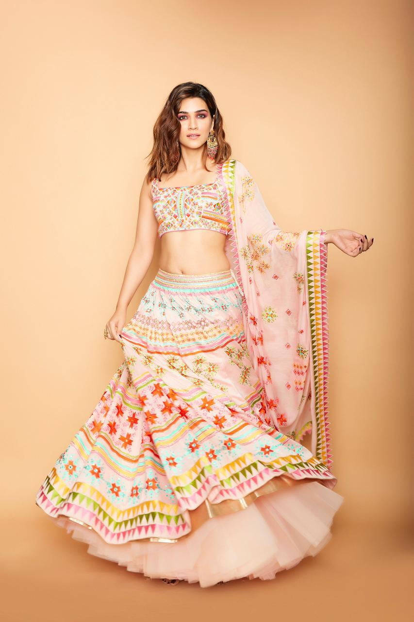 blush sari, Kriti Sanon, vibrant pink, HD Phone Wallpaper