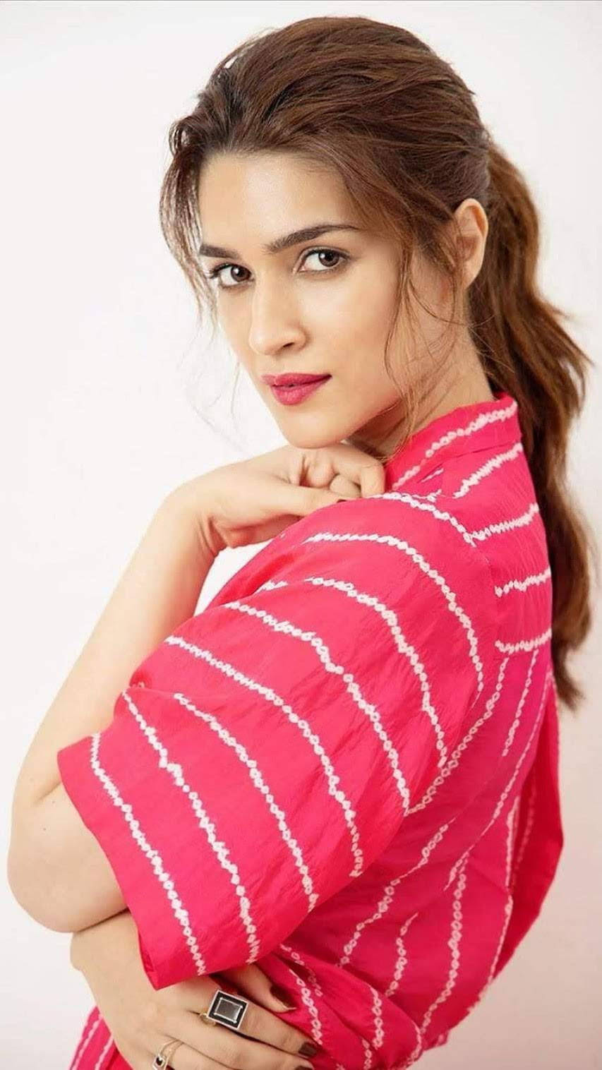 Kriti Sanon, pink and white striped blouse, brown hair in a ponytail, HD Phone Wallpaper