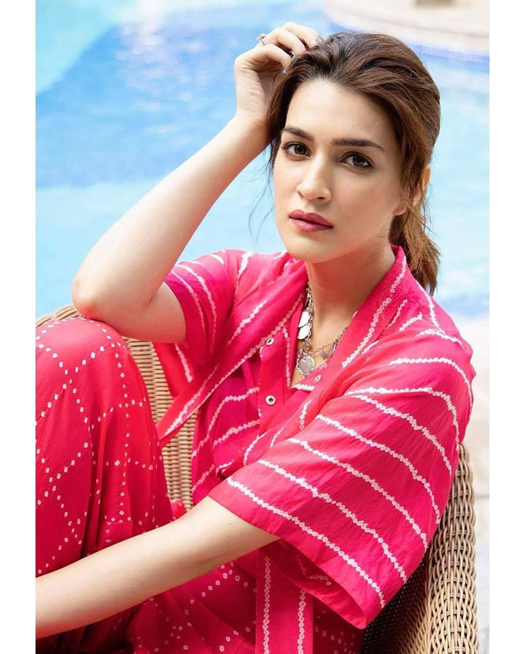 Kriti Sanon, pool, vibrant pink striped outfit, HD Phone Wallpaper