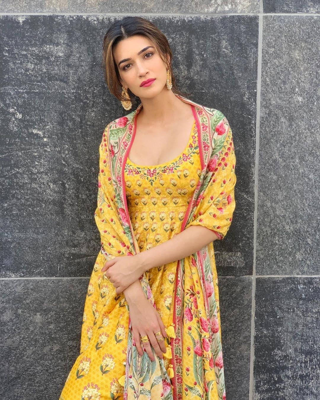 Kriti Sanon, yellow floral dress, dark gray tiled wall, HD Phone Wallpaper