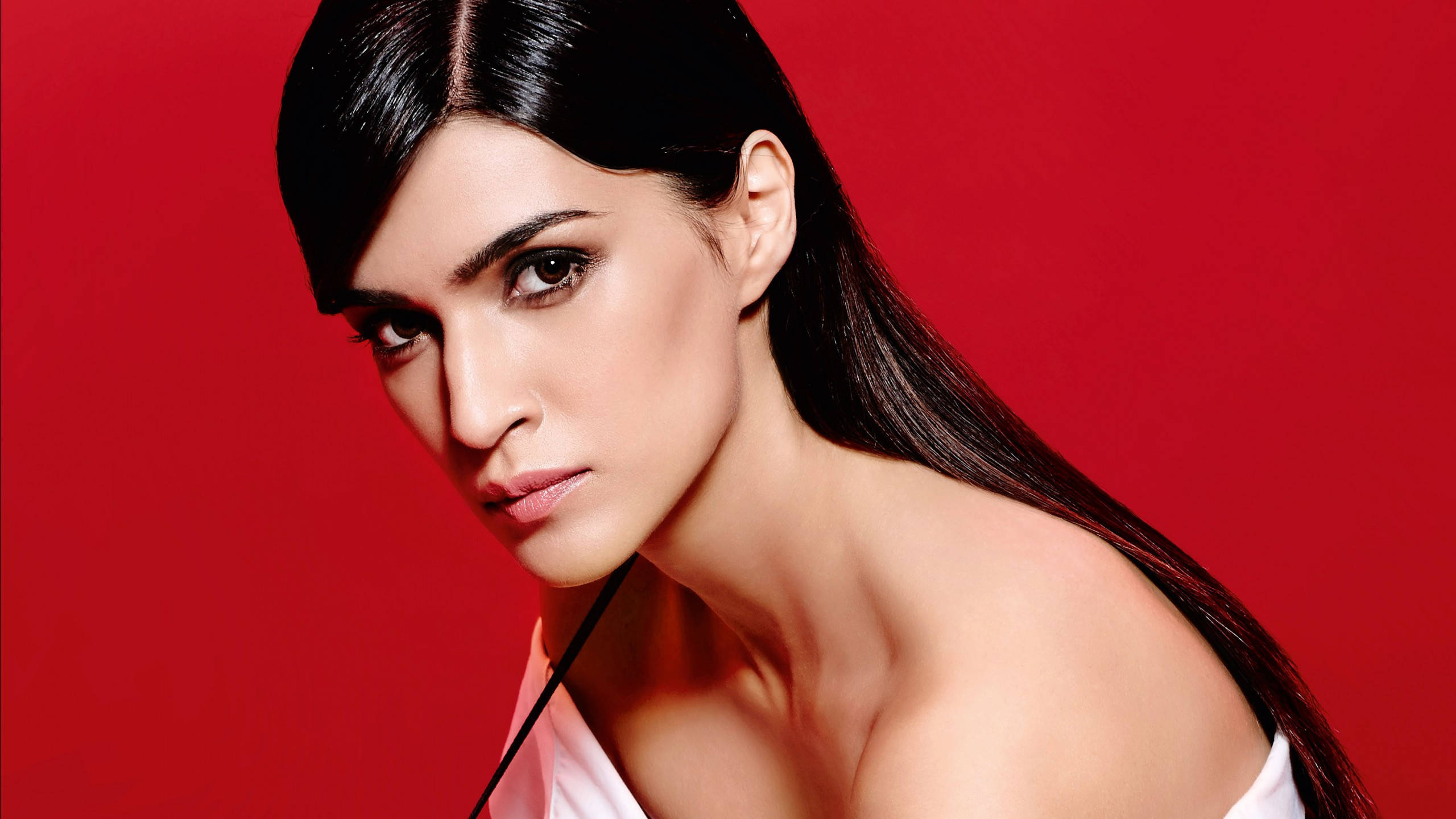 Red Kriti Sanon, Kriti Sanon, long dark hair, 2K Desktop Wallpaper