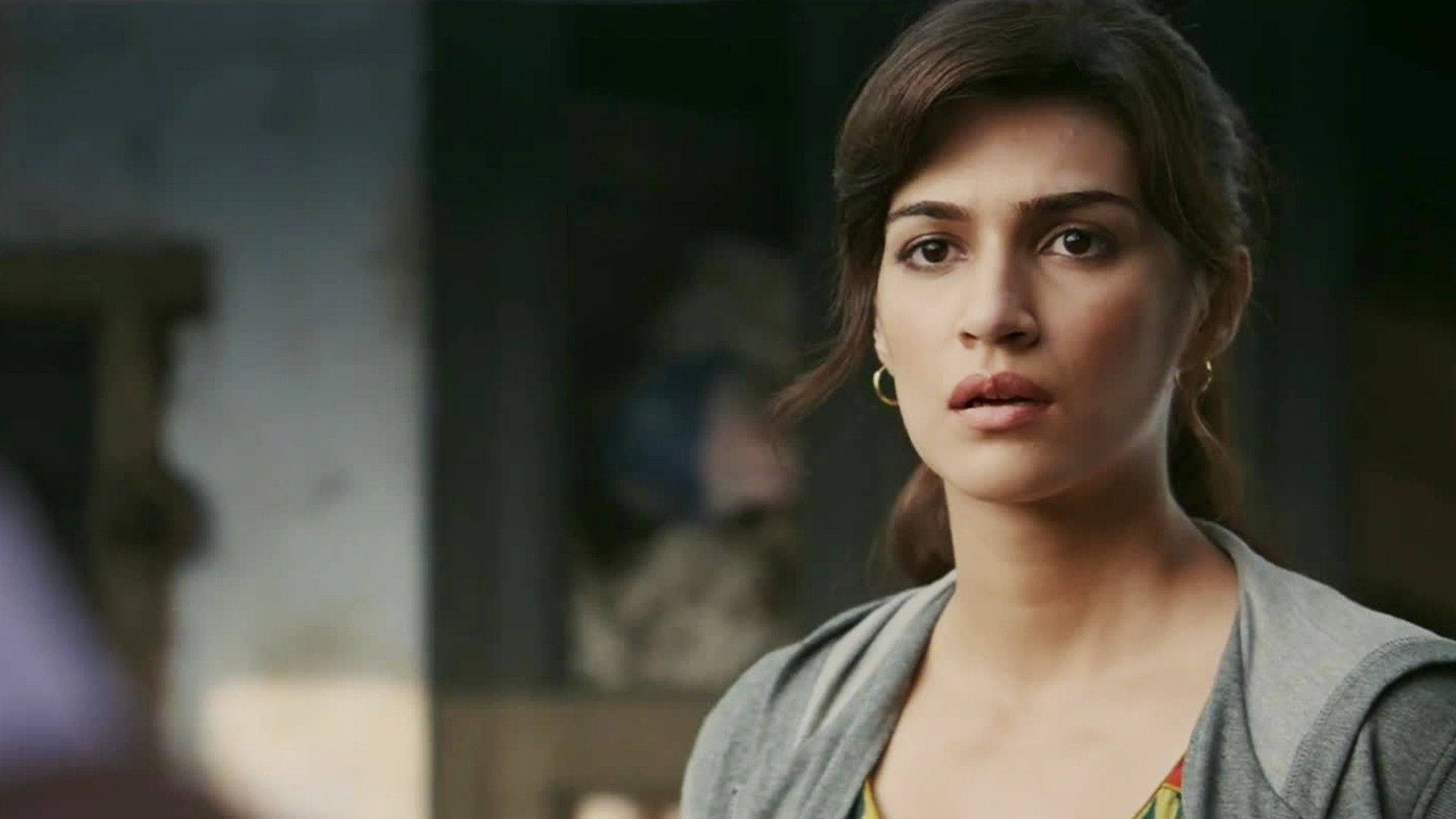 Kriti Sanon, gray hoodie, dark hair, Full HD Desktop Wallpaper