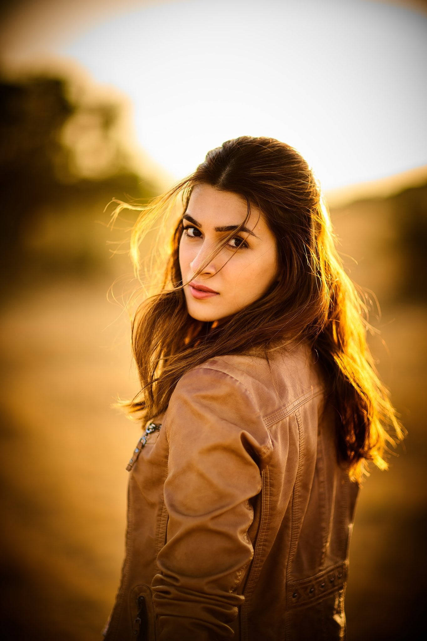 Kriti Sanon, brown leather jacket, golden sunlight, Full HD Phone Wallpaper
