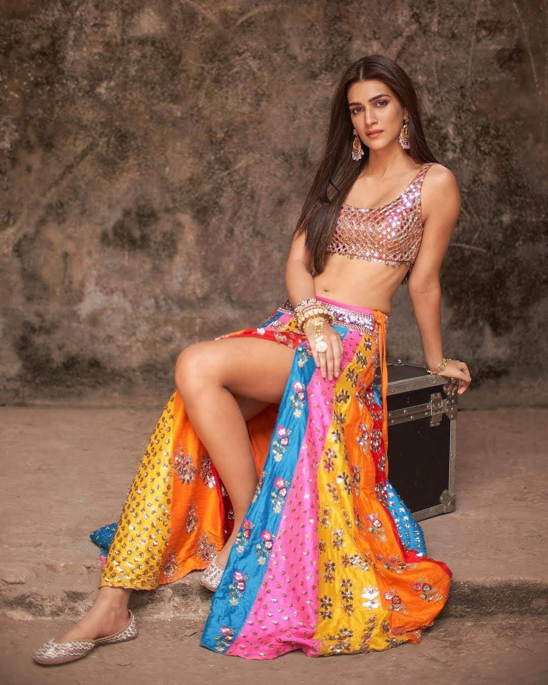 Rainbow Kriti Sanon HD, sequined lehenga, trunk, HD Phone Wallpaper