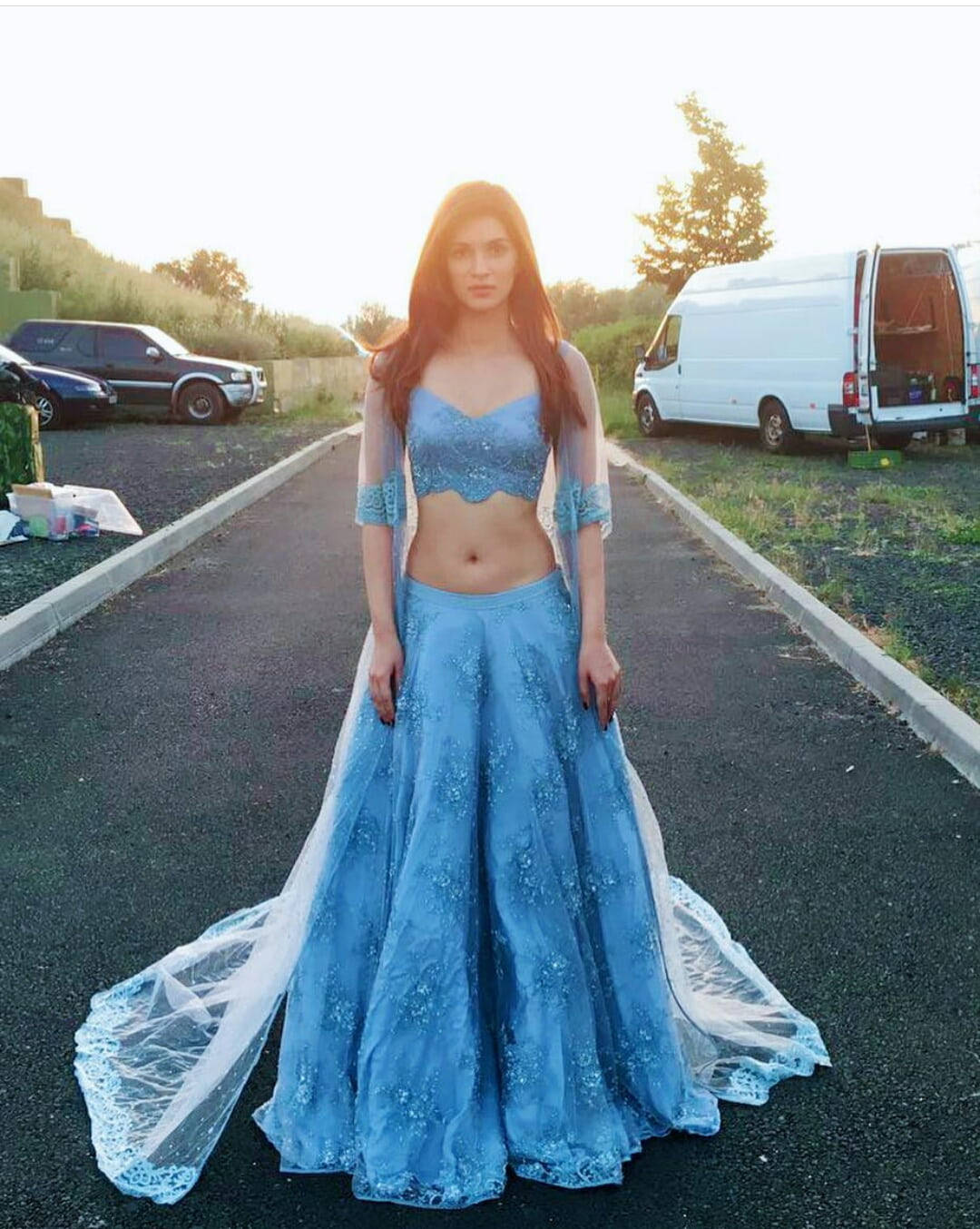 sky blue sari, Kriti Sanon, sparkling blue lehenga, HD Phone Wallpaper