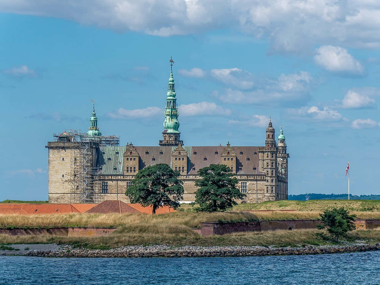 Kronborg Castle, green copper spires, grassy island, HD Desktop Wallpaper