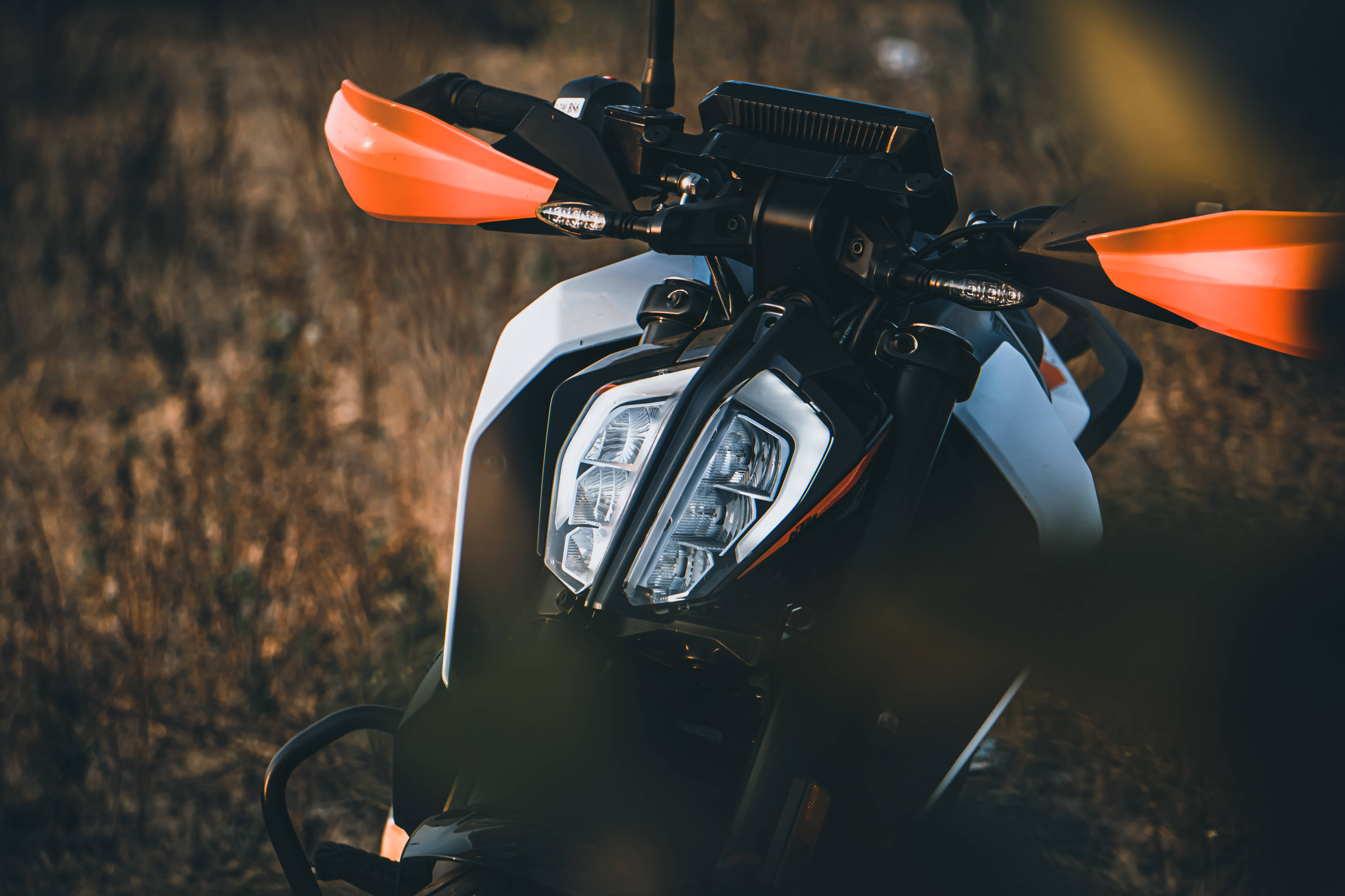 KTM Duke 200, orange handlebars, sharp headlights, 5K Desktop Wallpaper