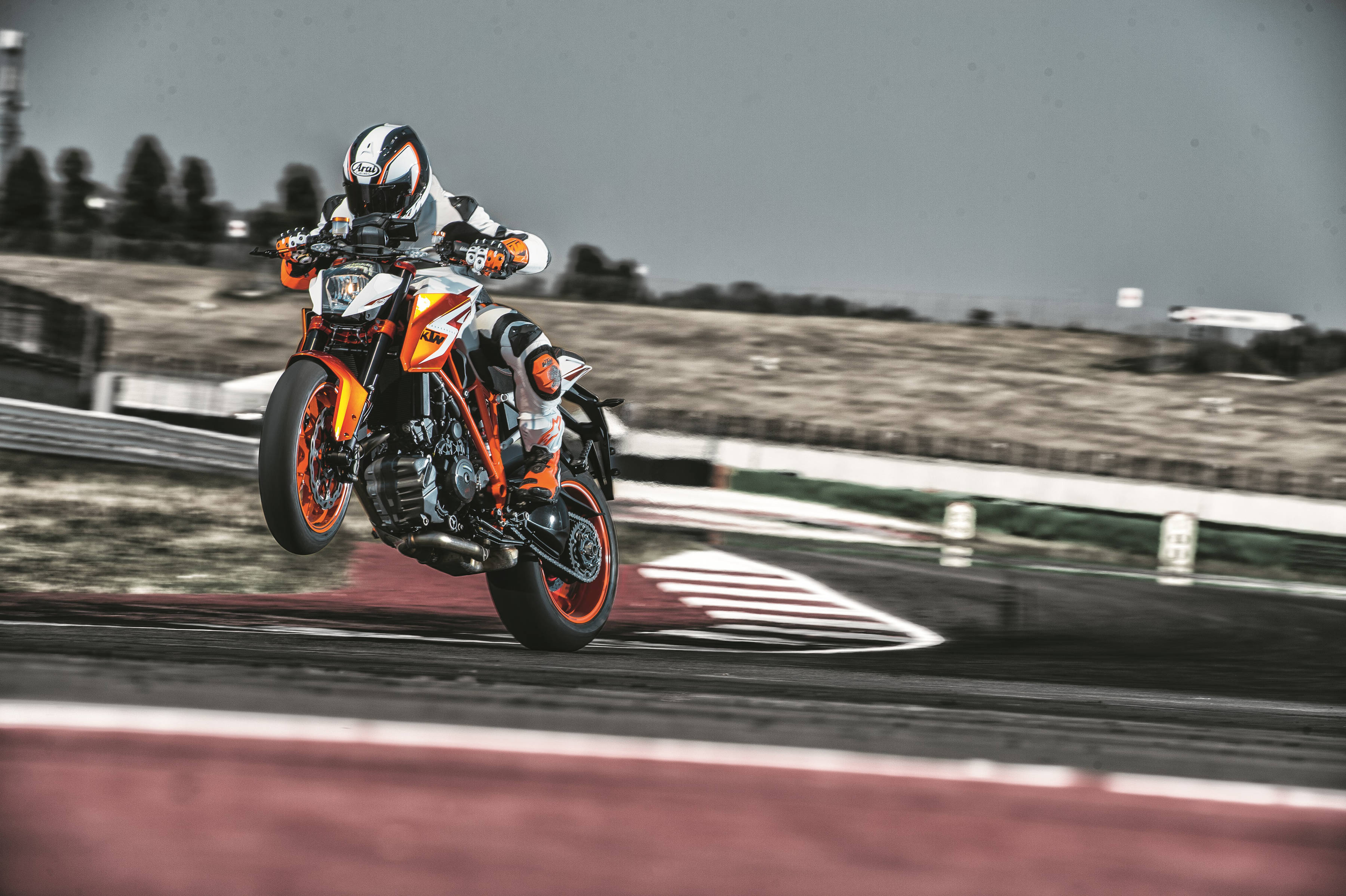 KTM Duke 200, racer, white and orange gear, 2K Desktop Wallpaper