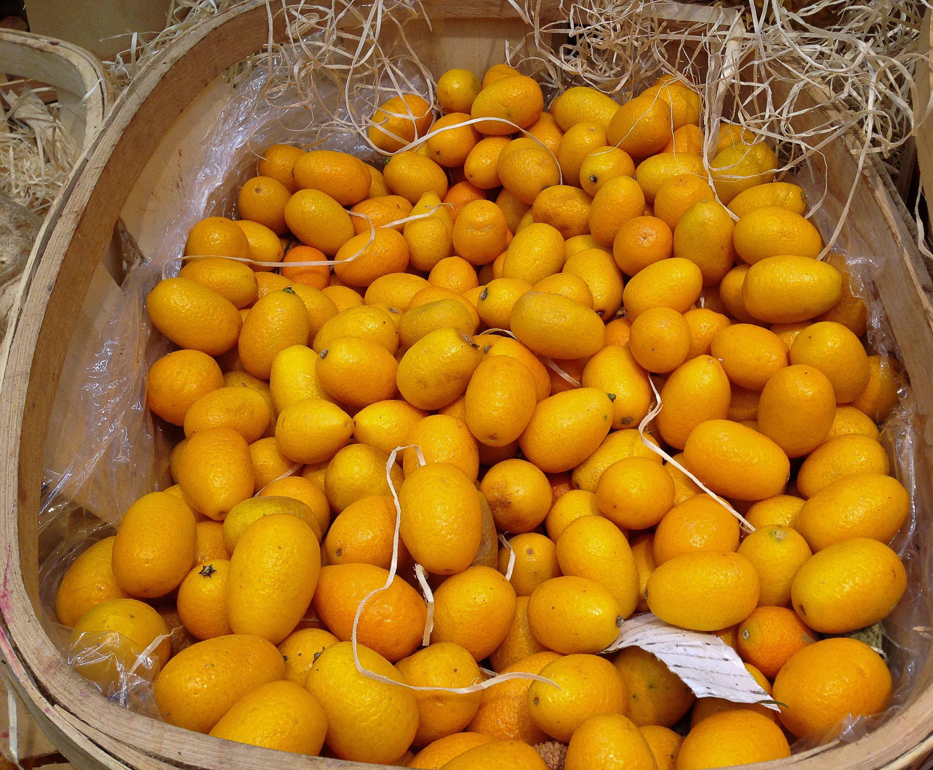kumquat, wooden basket, straw, 2K Desktop Wallpaper