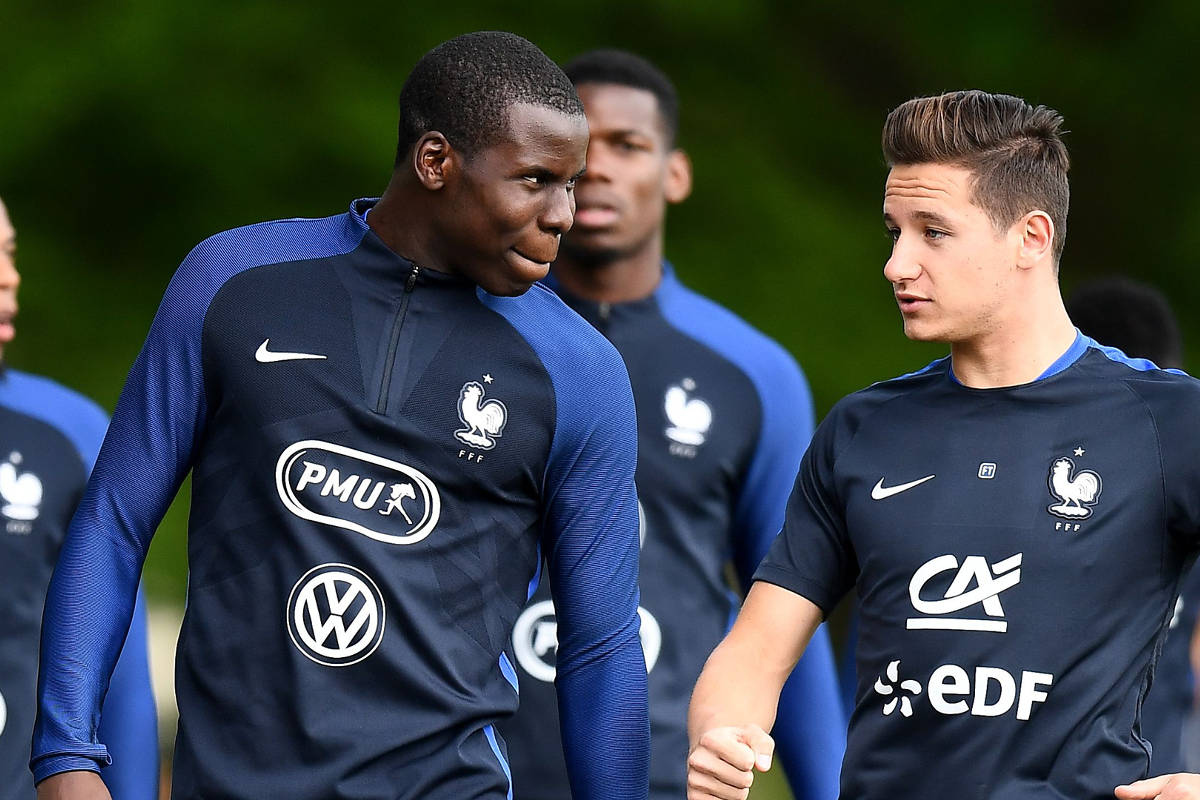 Kurt Zouma, navy training kits, green foliage, SD Desktop Wallpaper