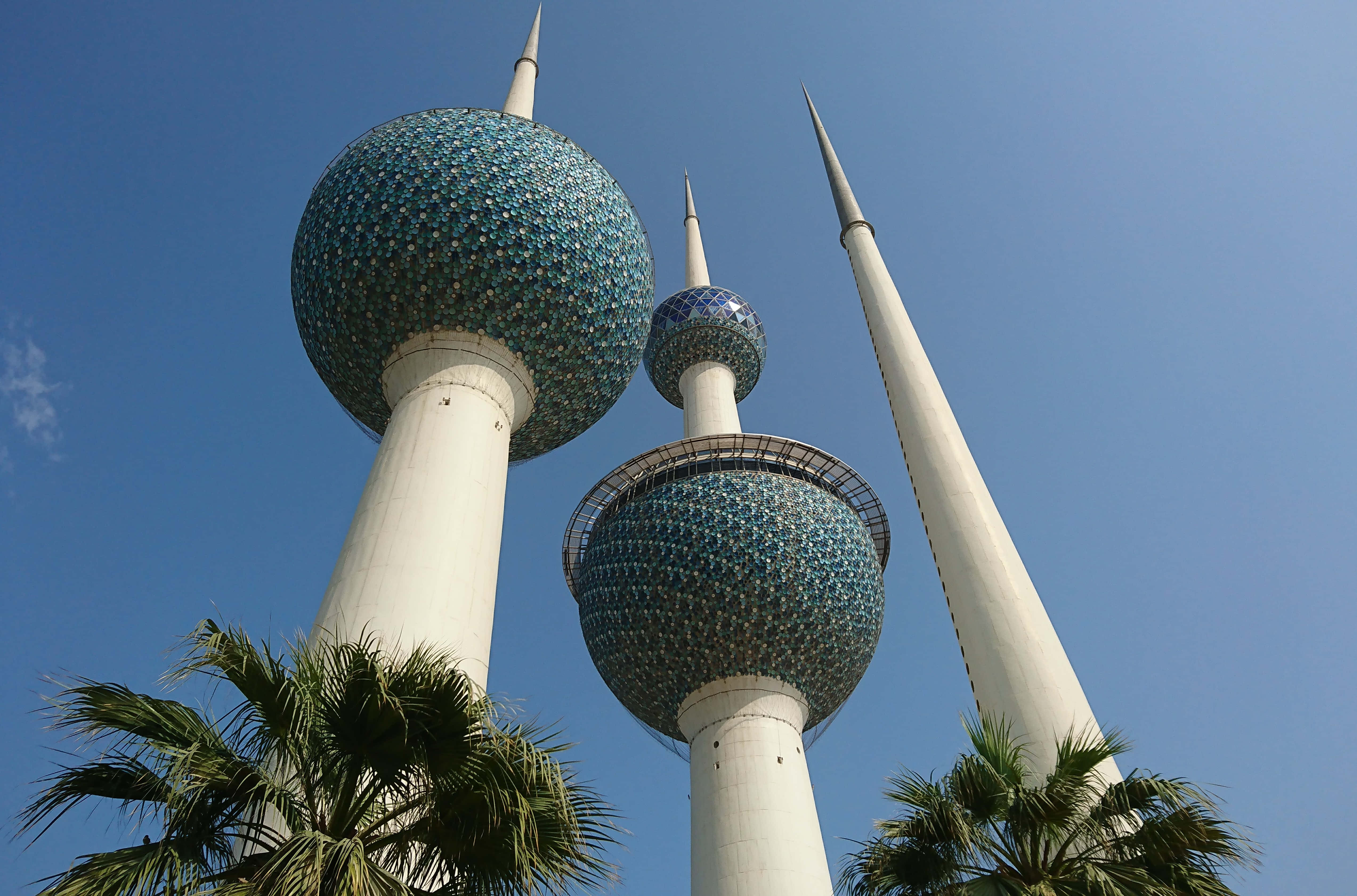 Kuwait Towers, clear blue sky, palm fronds, 4K Desktop Wallpaper