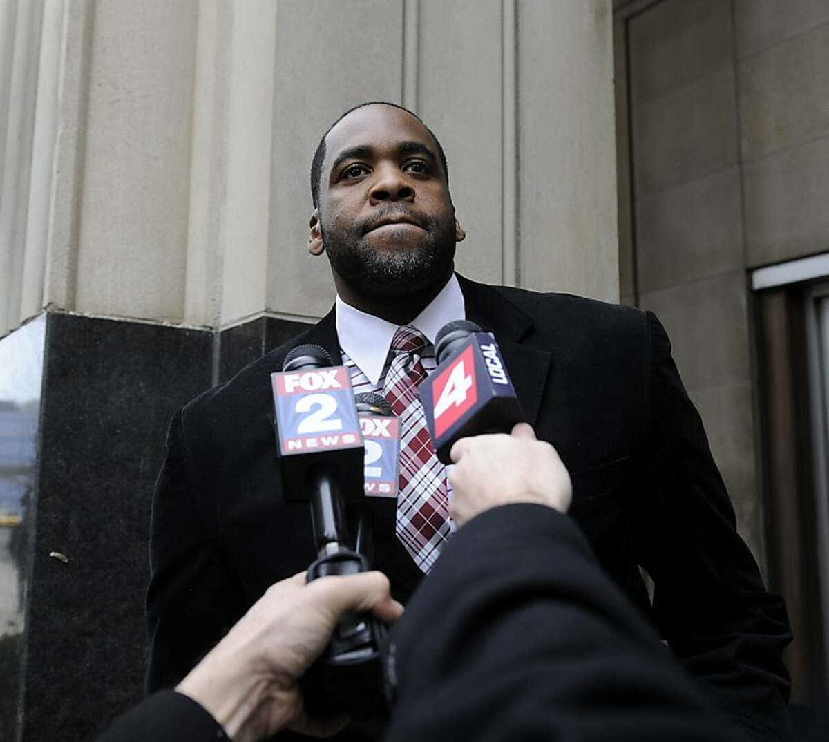 Kwame Kilpatrick, suit and tie, building, SD Desktop Wallpaper