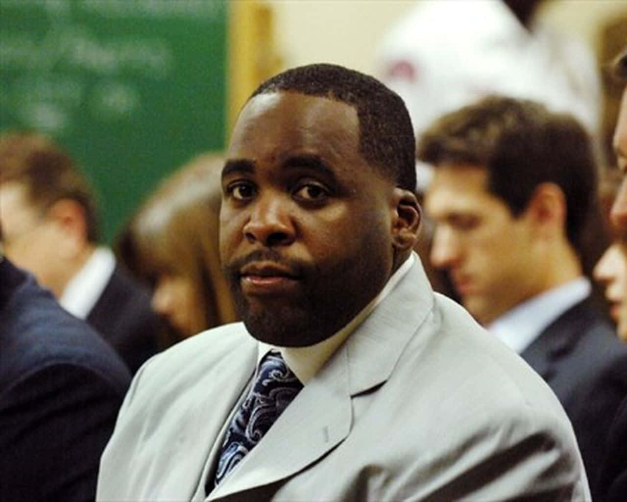 Kwame Kilpatrick, light gray suit, patterned tie, HD Desktop Wallpaper