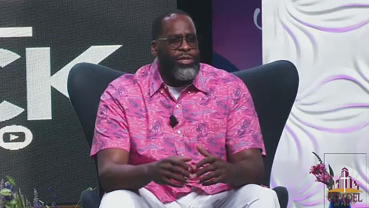 Kwame Kilpatrick, formal attire, black chair, HD Desktop Wallpaper