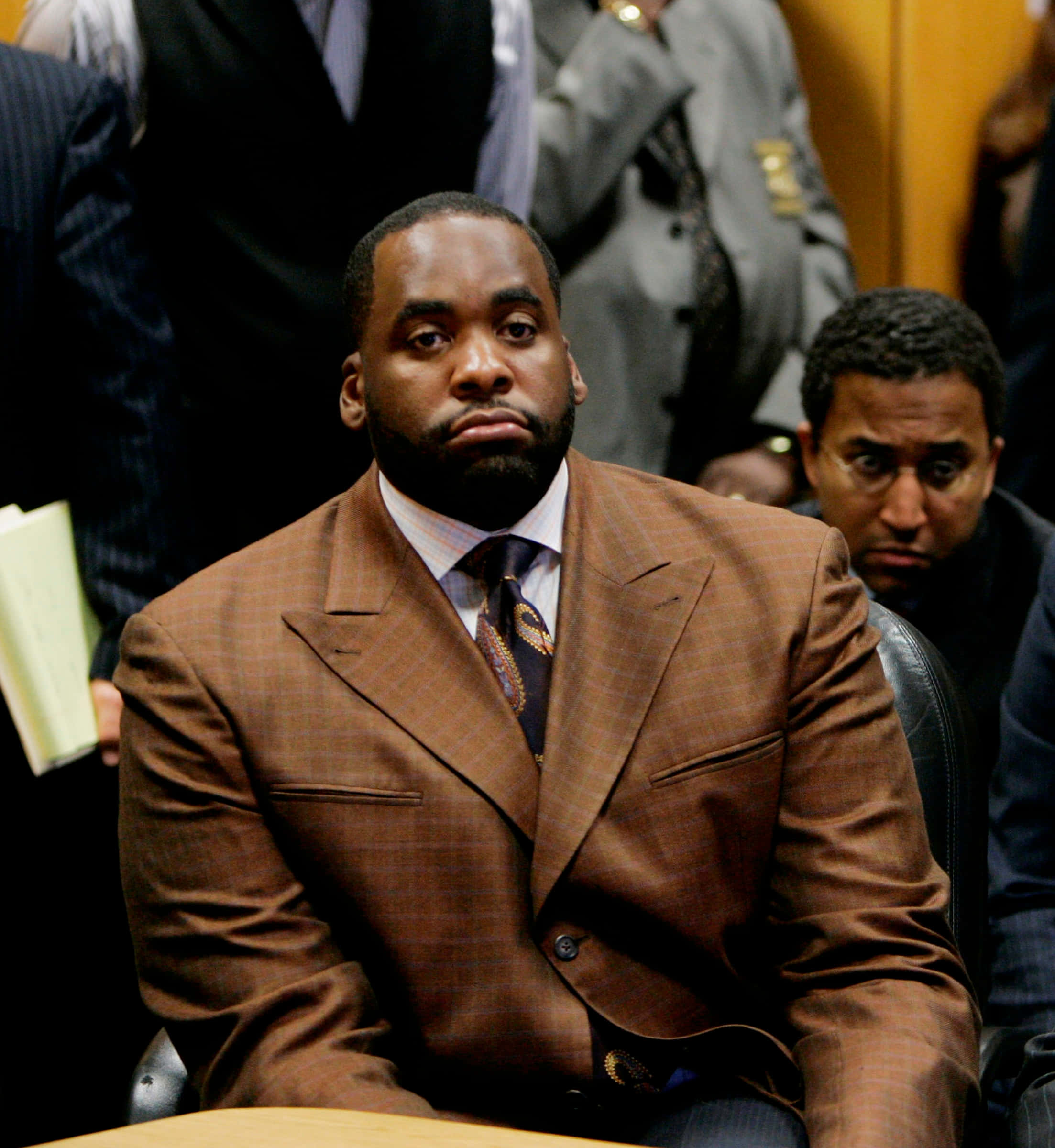 Kwame Kilpatrick, brown checkered suit, courtroom, Full HD Phone Wallpaper