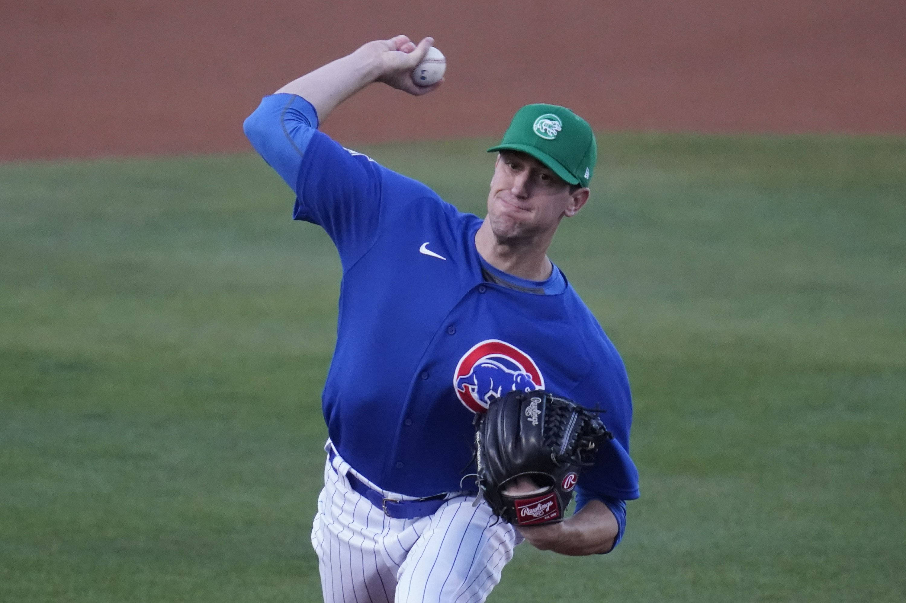 Kyle Hendricks, blue Cubs uniform, green field, 2K Desktop Wallpaper