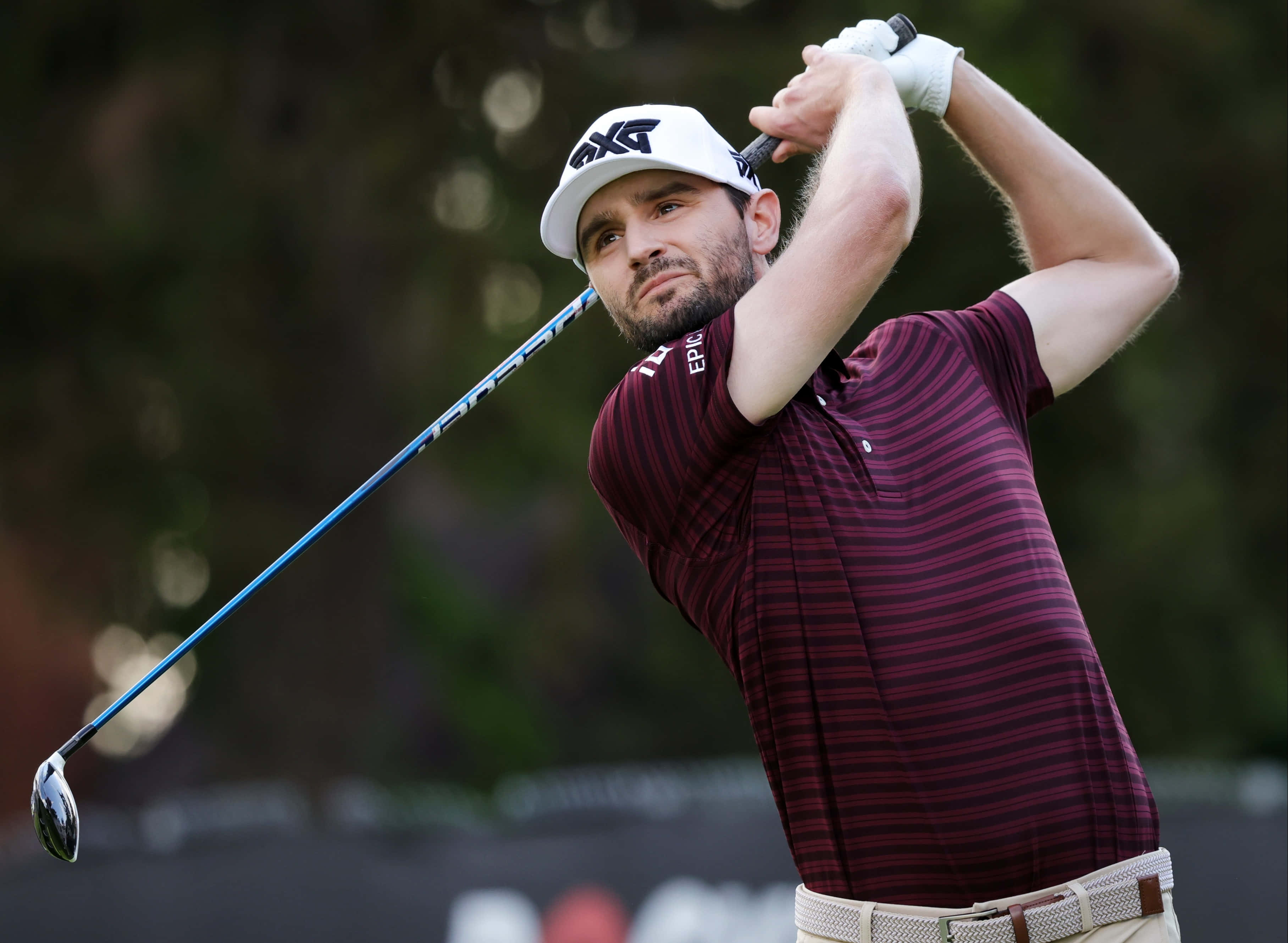 Kyle Stanley, blue golf club, mid-swing, 2K Desktop Wallpaper