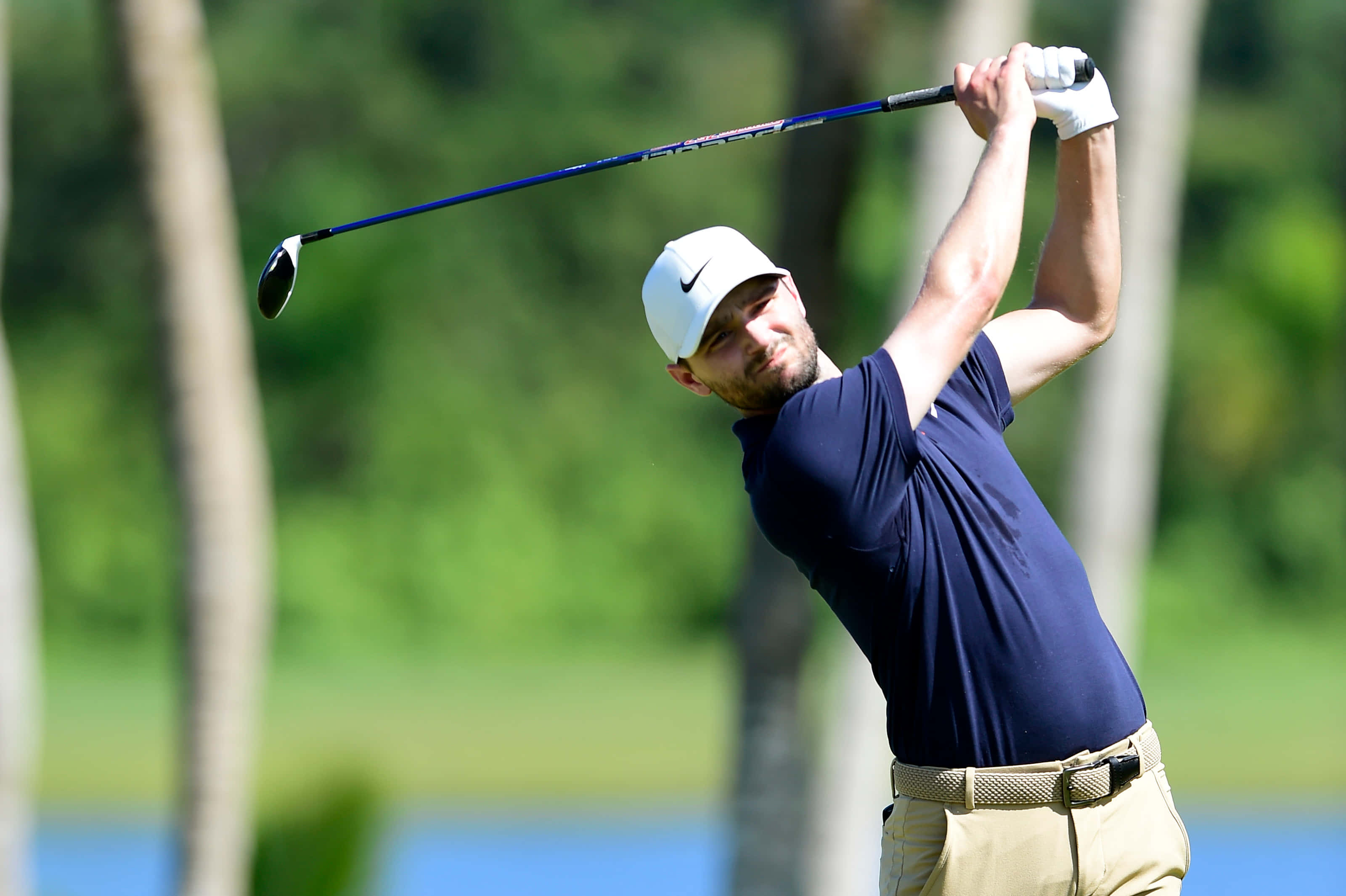 Kyle Stanley, big swing, sunny course, 2K Desktop Wallpaper