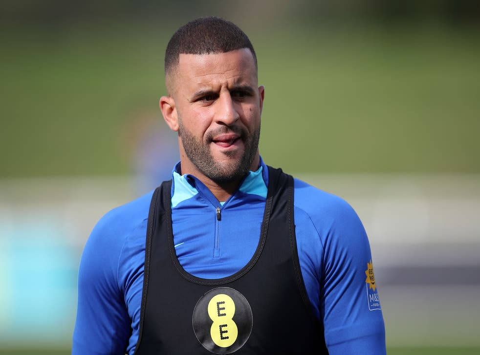Kyle Walker, blue jersey, black vest, SD Desktop Wallpaper