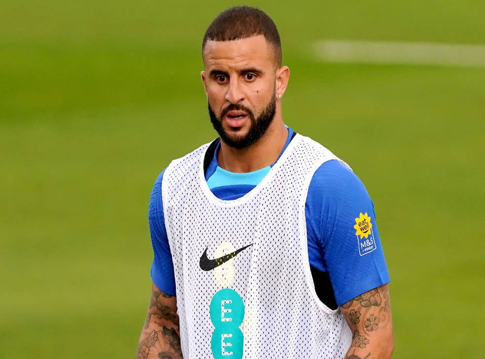 Kyle Walker, white training vest, blue shirt, SD Desktop Wallpaper