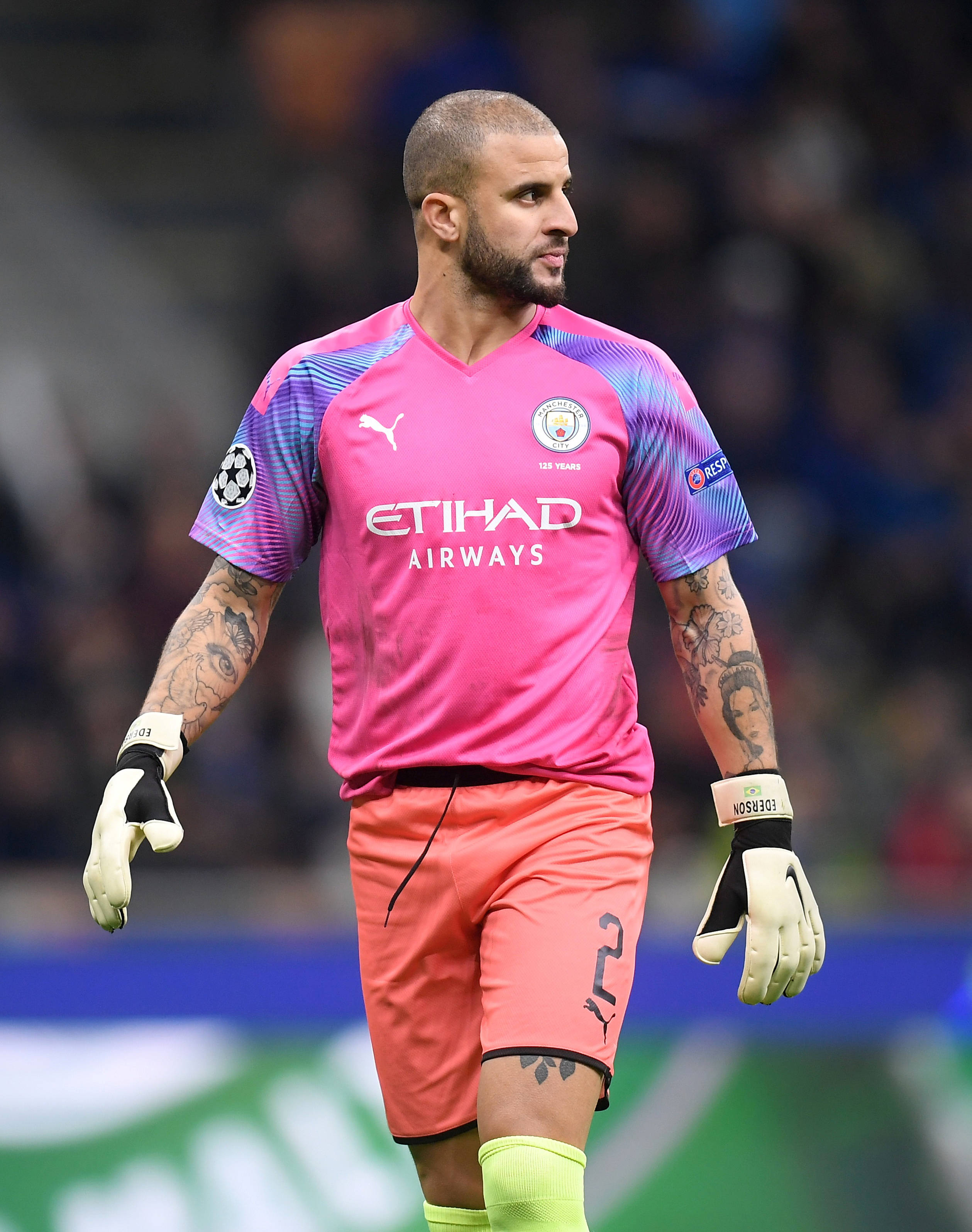 Kyle Walker, pink Manchester City jersey, stadium pitch, 2K Phone Wallpaper