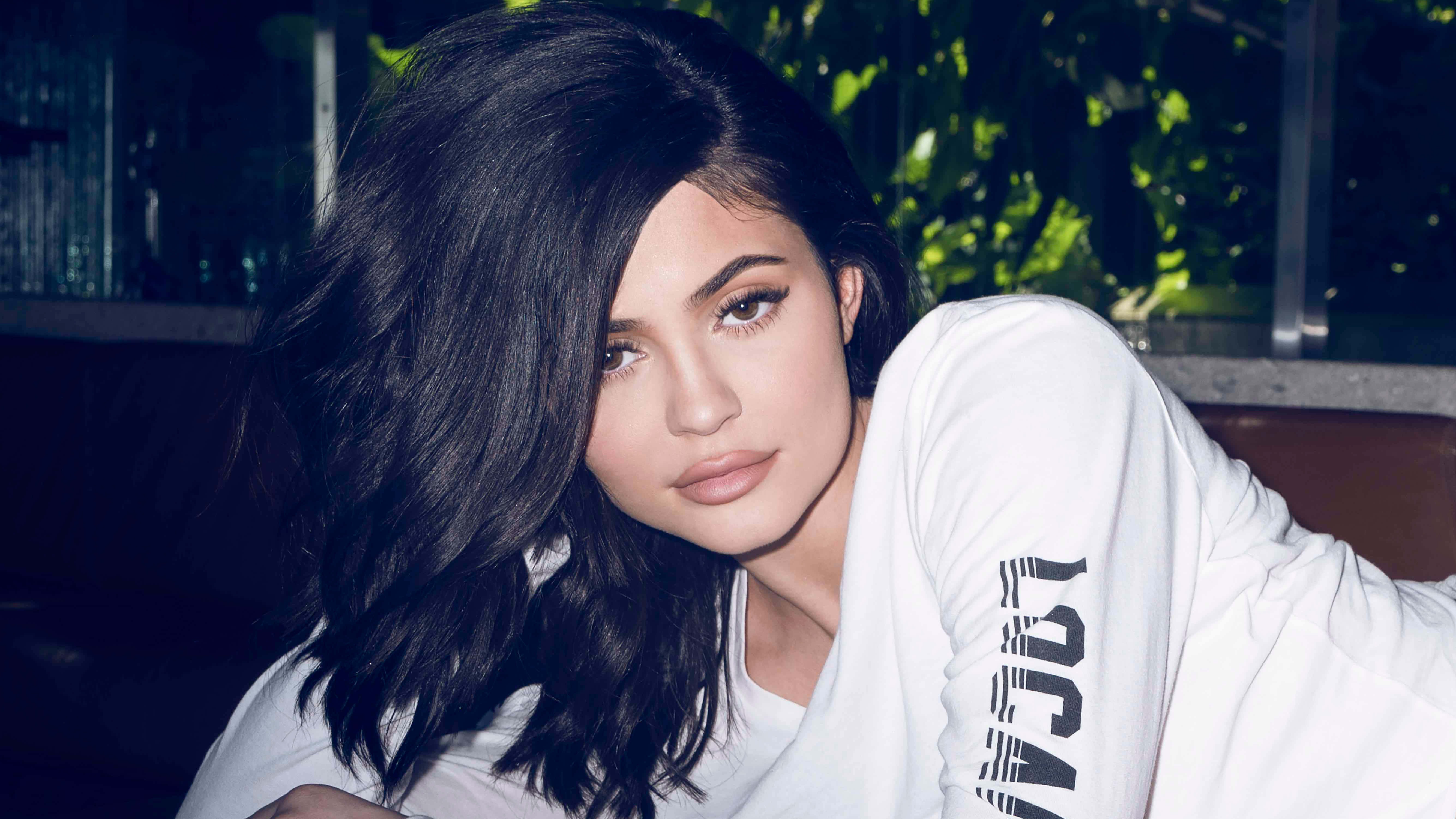 Kylie Jenner, blue four-piece ensemble, long dark wavy hair, 5K Desktop Wallpaper