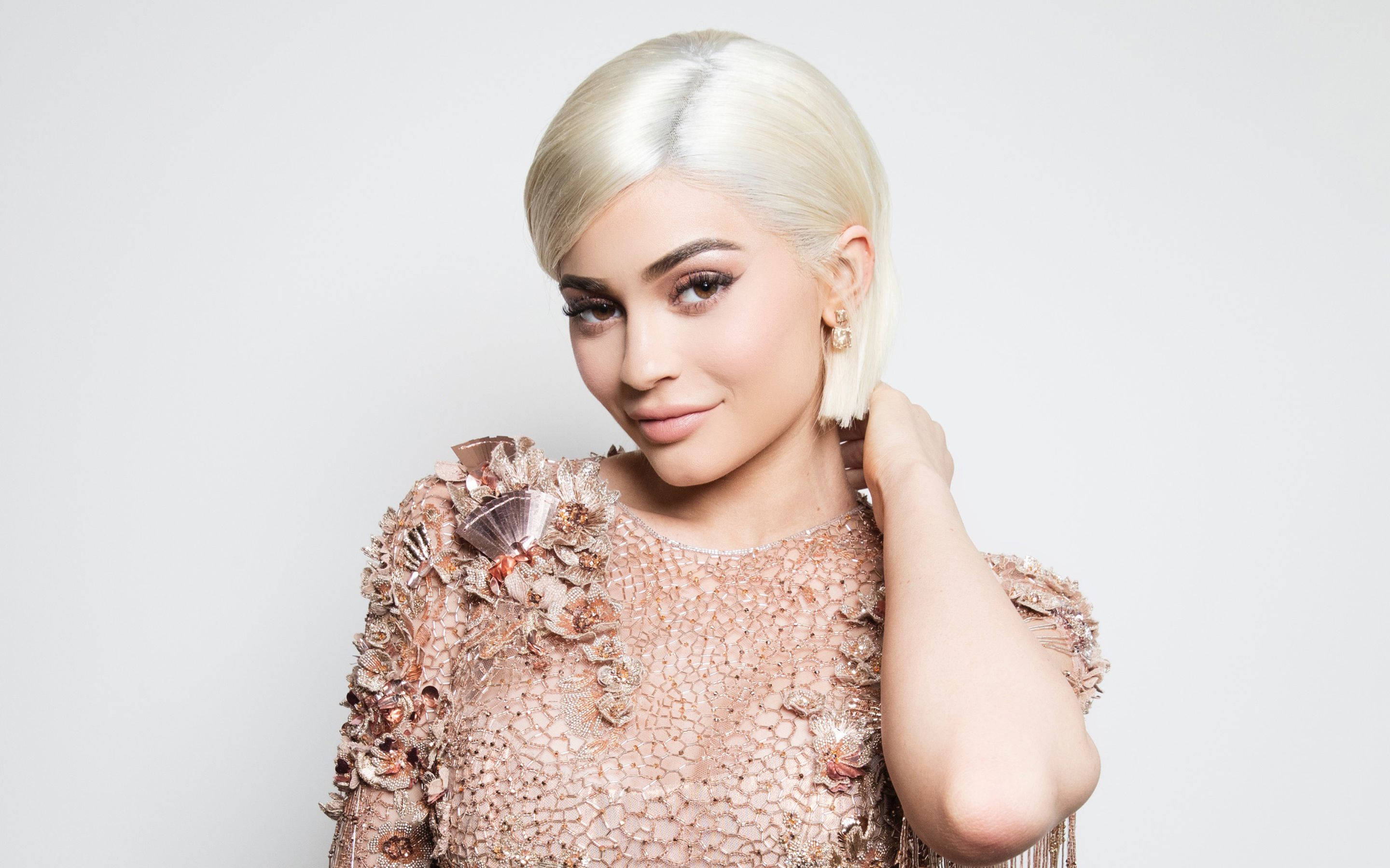 Kylie Jenner, platinum blonde bob hair, rose gold embellished gown, 2K Desktop Wallpaper
