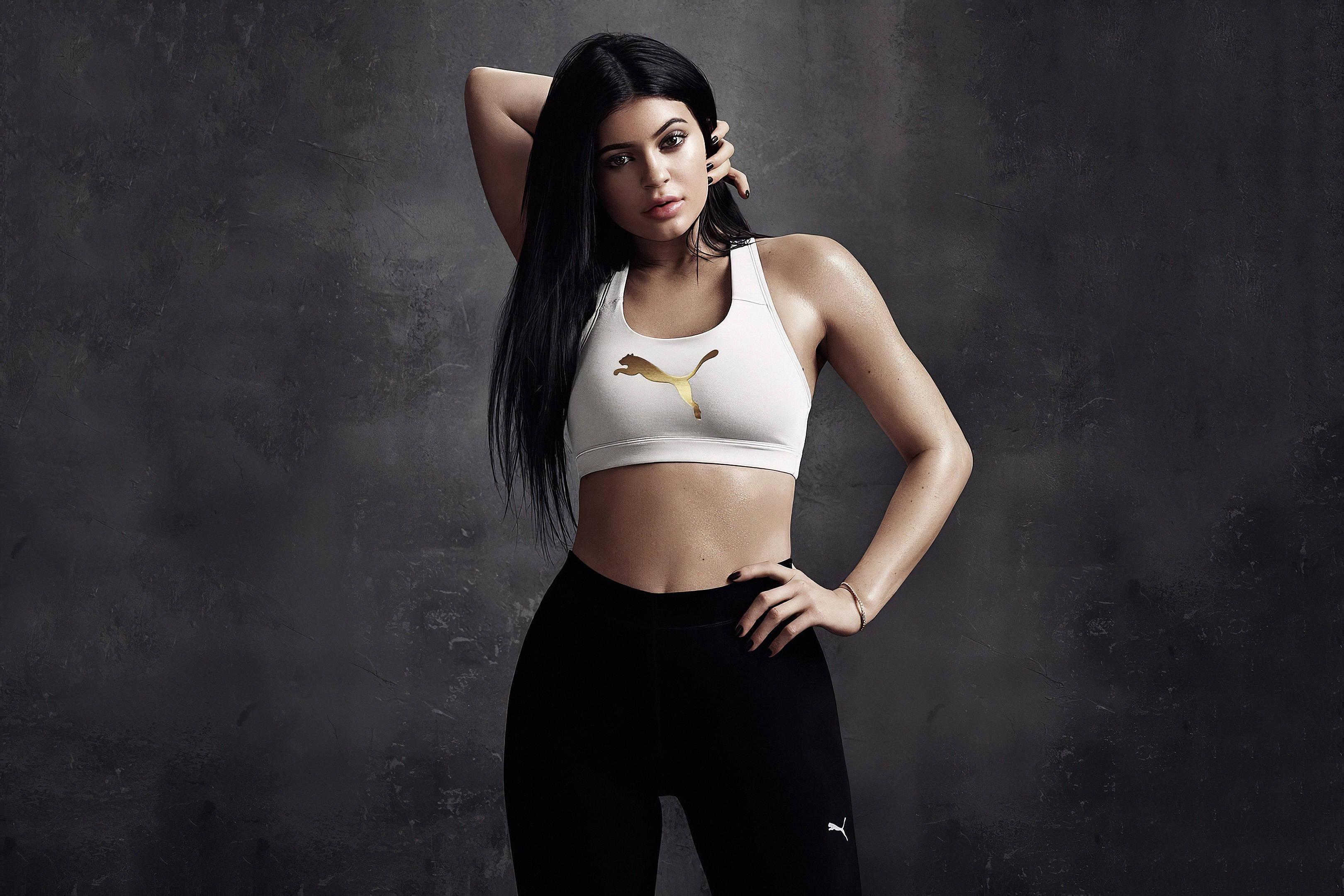 Kylie Jenner, white Puma sports bra, black leggings, 2K Desktop Wallpaper