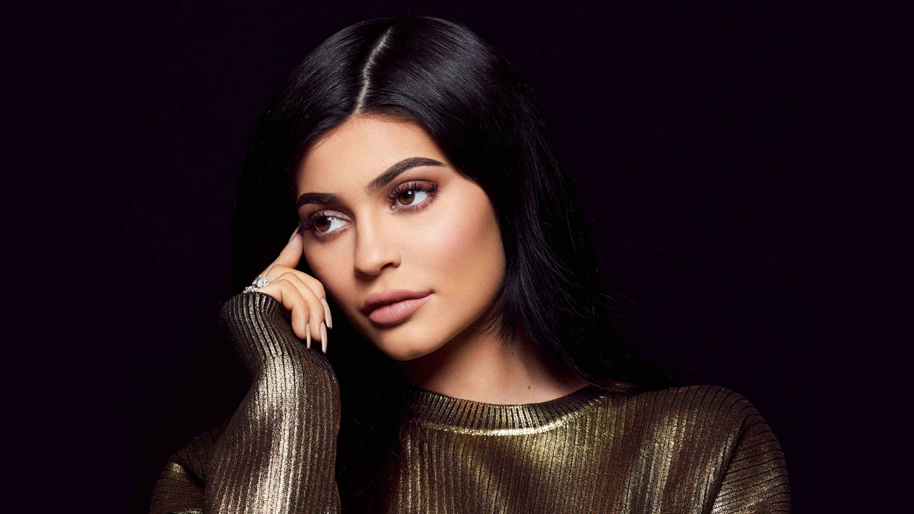 Kylie Jenner, bronze long sleeve, gold ribbed top, 4K Desktop Wallpaper