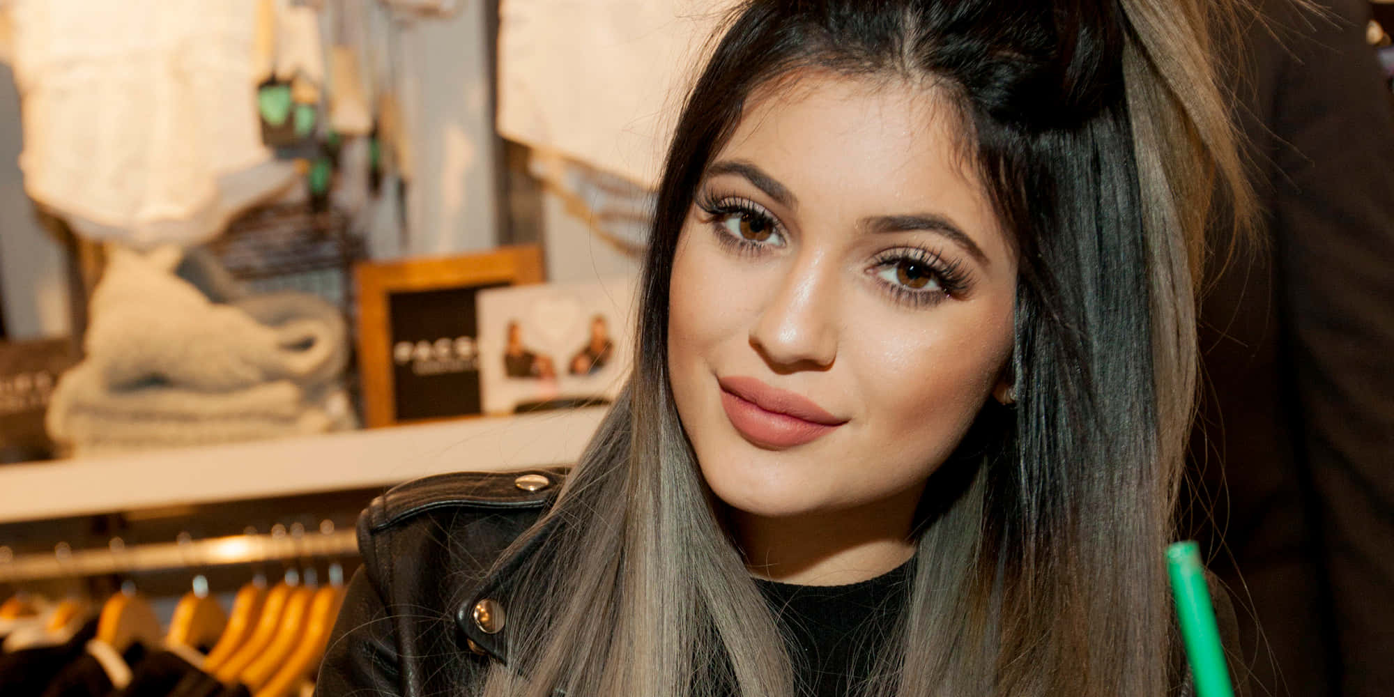 Kylie Jenner, ombre hair, bold makeup, Full HD Desktop Wallpaper